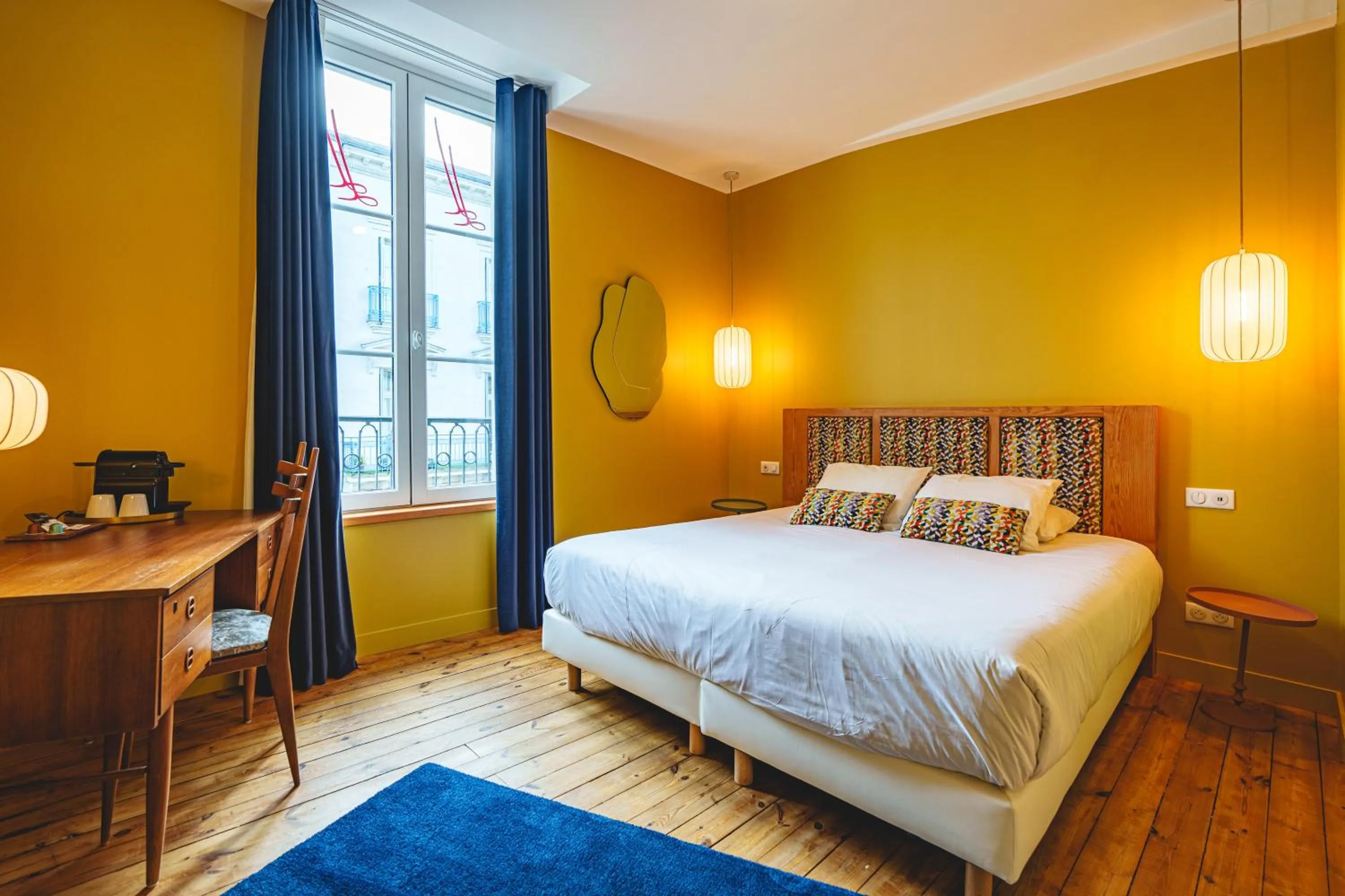 Bed in The Originals Boutique, Hôtel Le Londres, Saumur