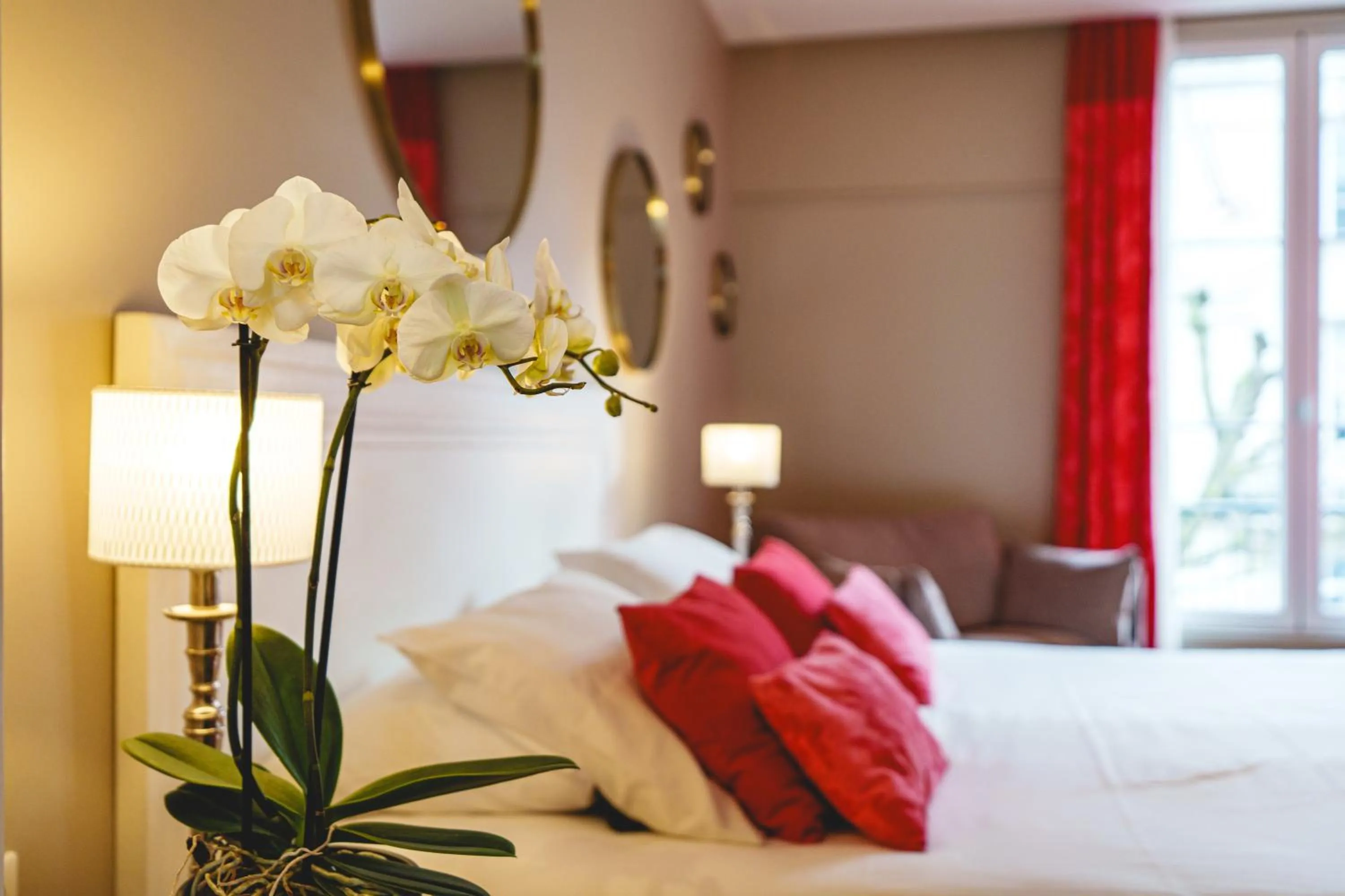 Bed in The Originals Boutique, Hôtel Le Londres, Saumur