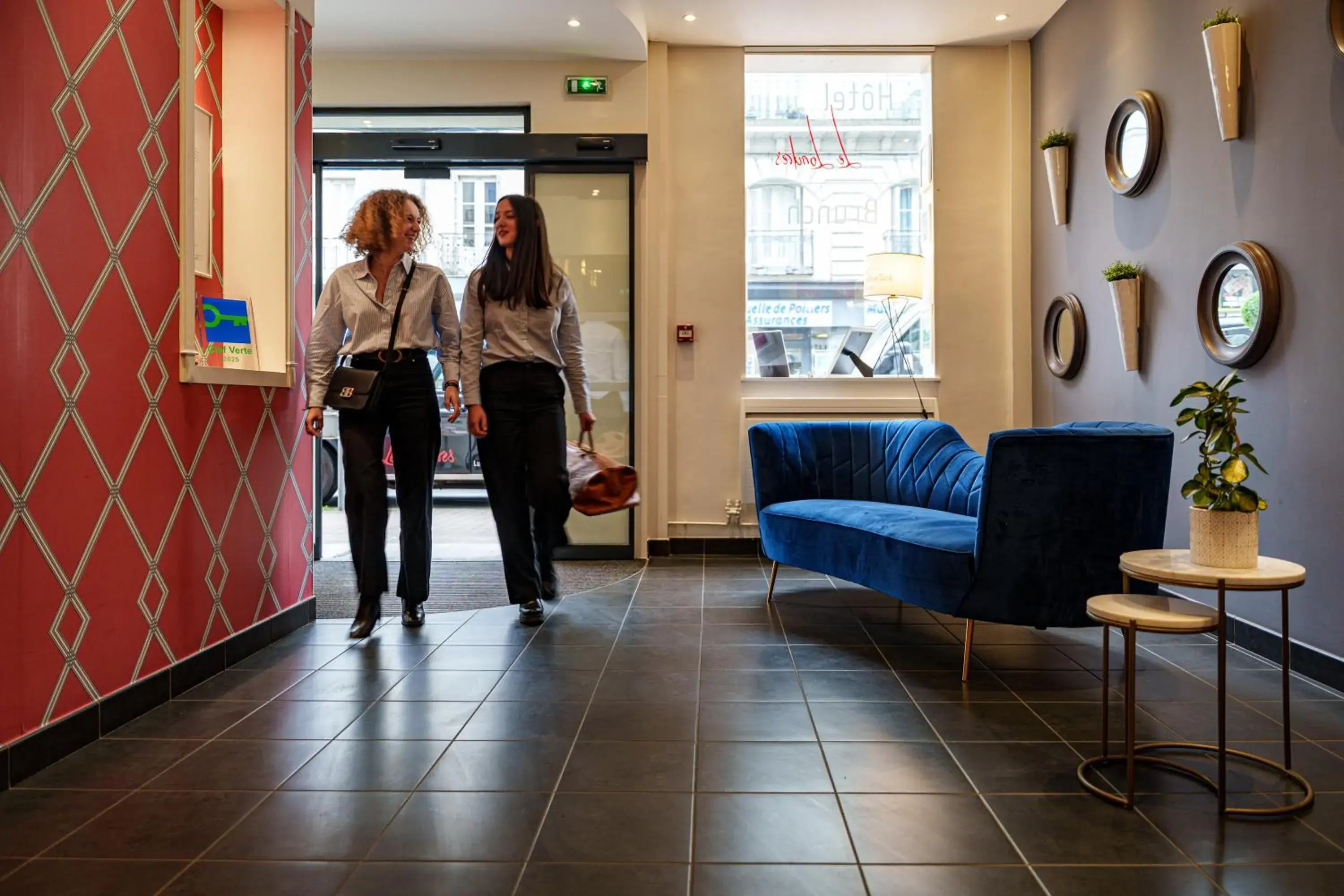 Lobby or reception in The Originals Boutique, Hôtel Le Londres, Saumur Lobby or reception in The Originals Boutique, Hôtel Le Londres, Saumur