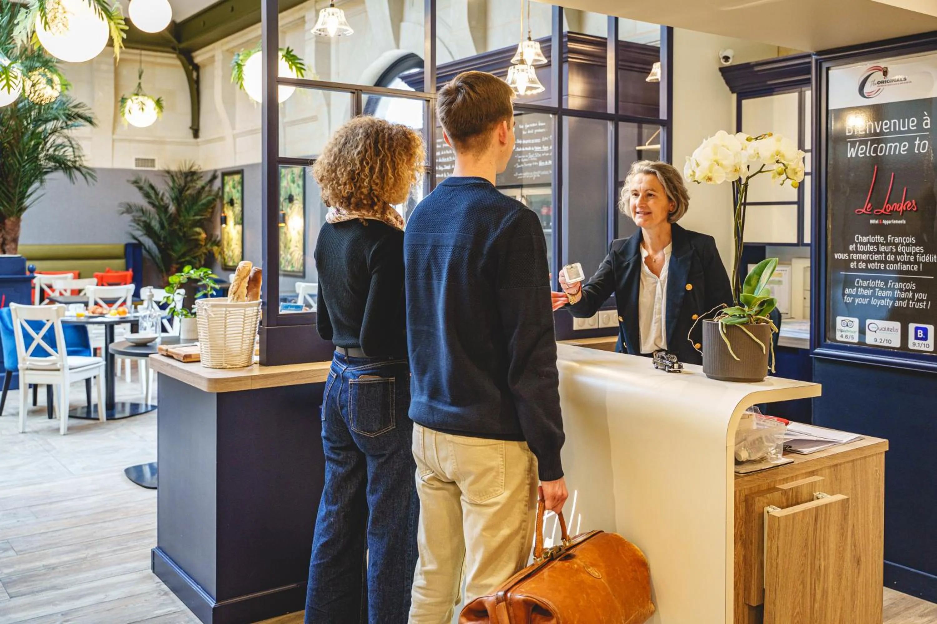 Lobby or reception in The Originals Boutique, Hôtel Le Londres, Saumur