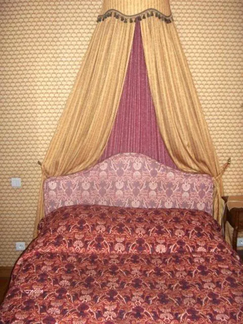 Photo of the whole room, Bed in Chateau La Tour Du Roy