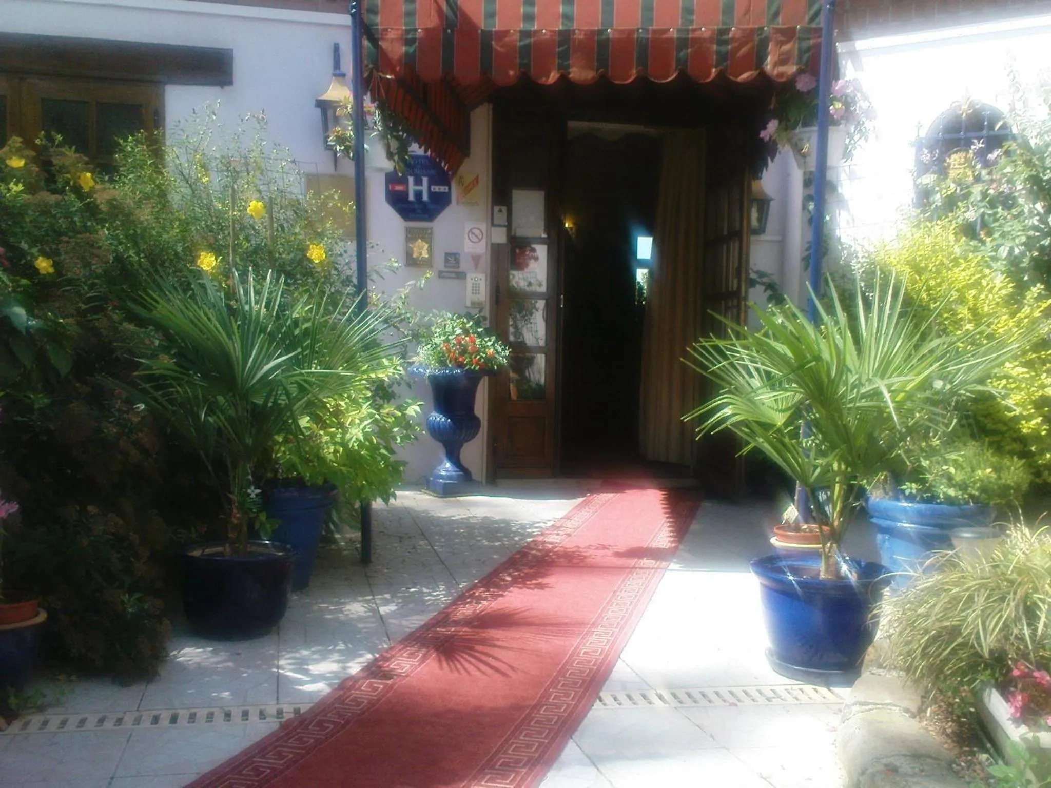 Facade/entrance in Chateau La Tour Du Roy