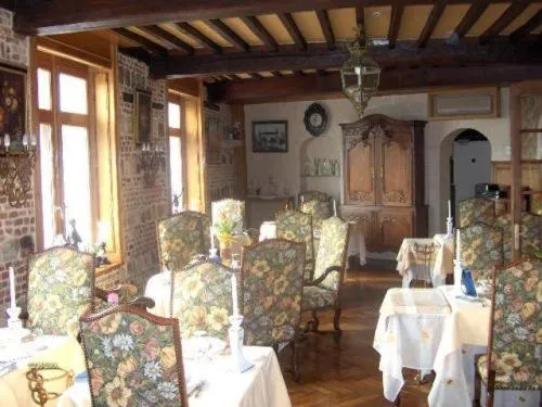 Restaurant/places to eat in Chateau La Tour Du Roy