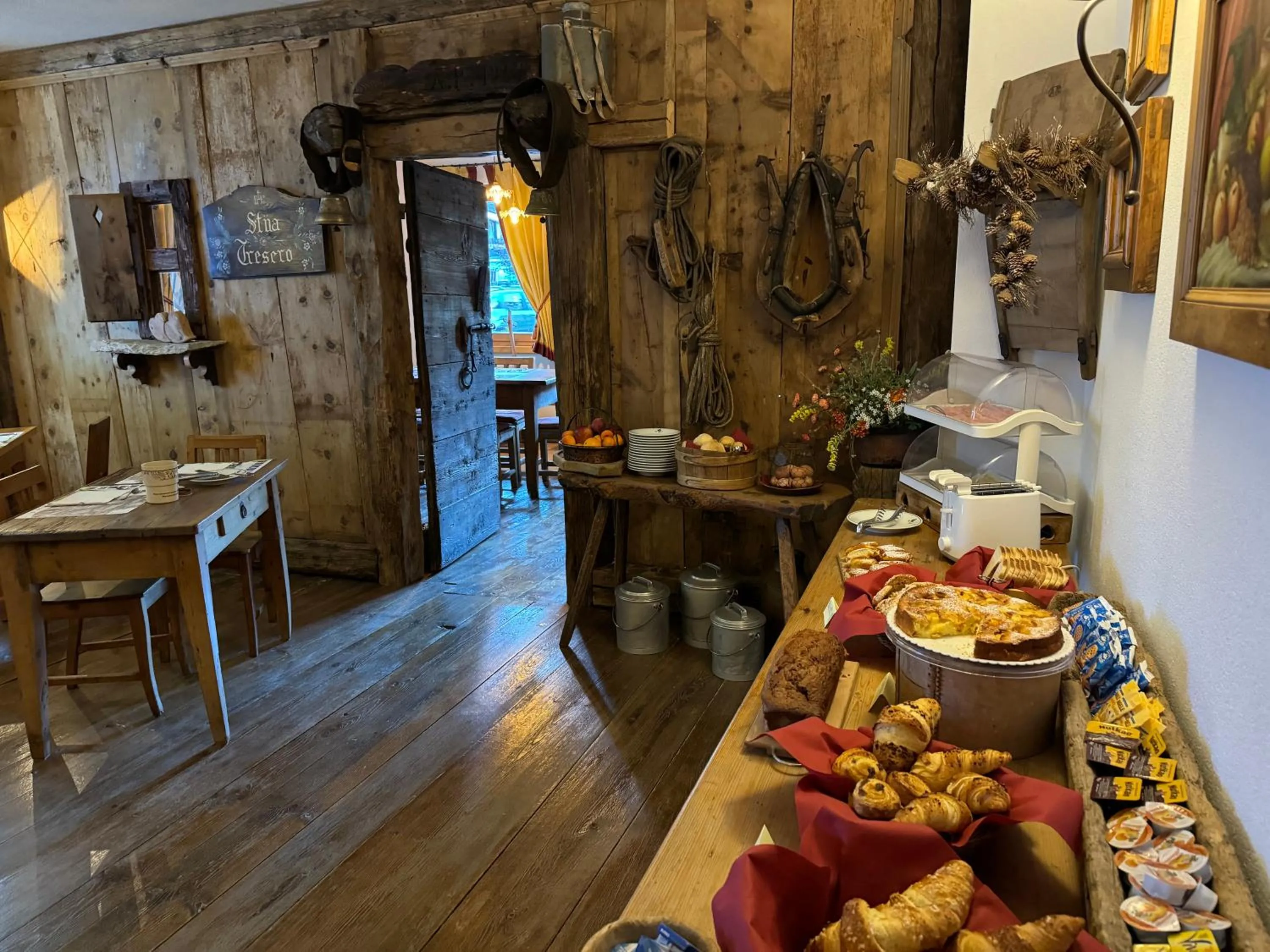 Breakfast in Hotel Genzianella