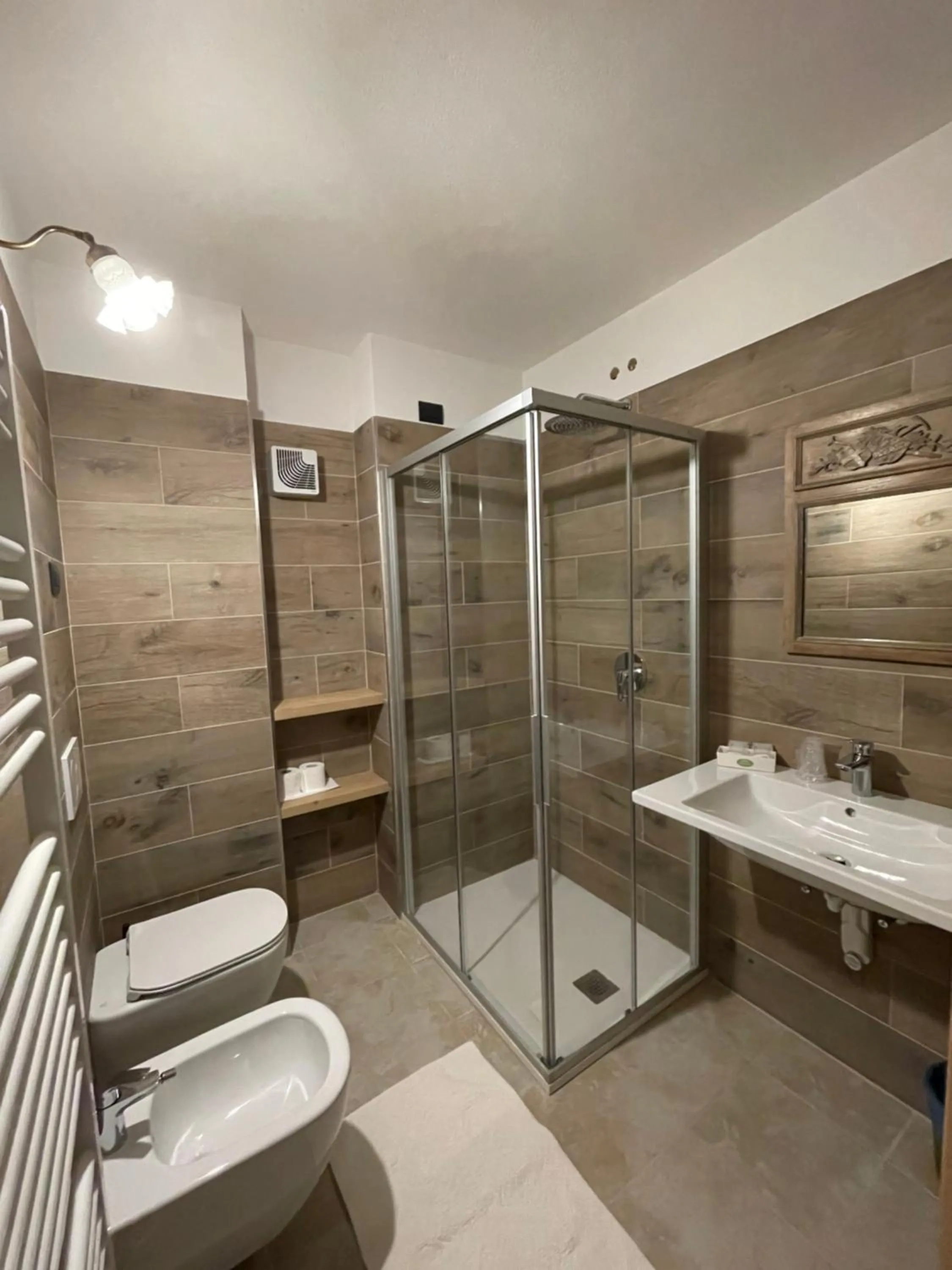Shower in Hotel Genzianella