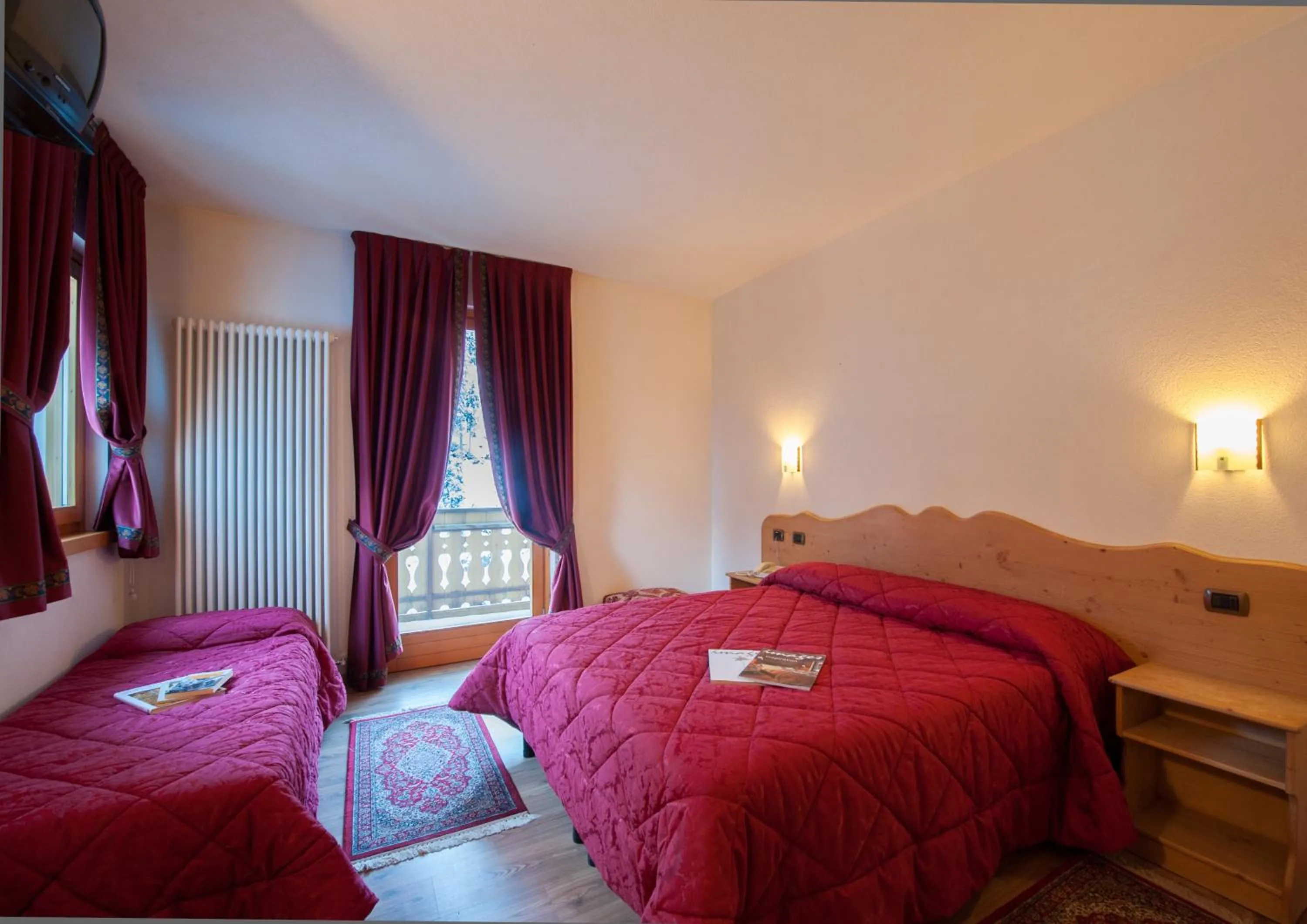 Bedroom, Bed in Hotel Genzianella