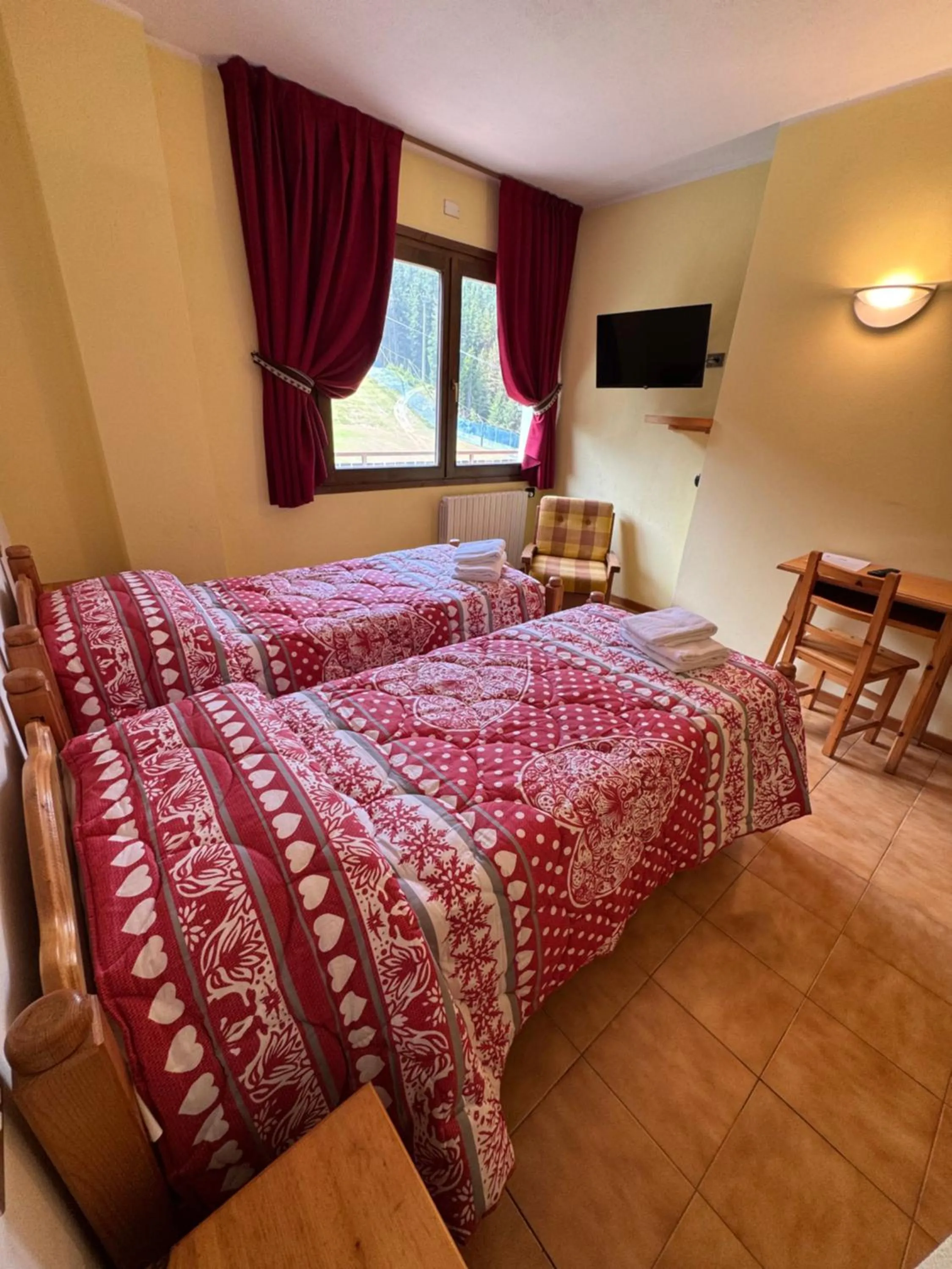 Bed in Hotel Genzianella