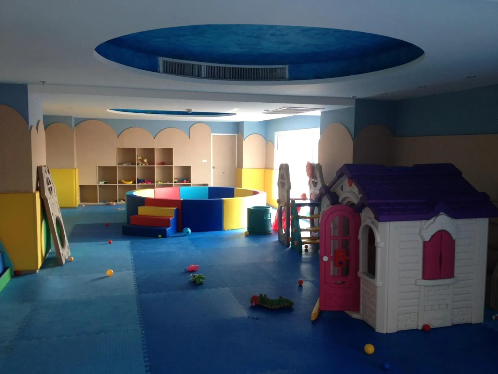 Activities in Grande Caribbean Resort 17th floor by Bell-Turner