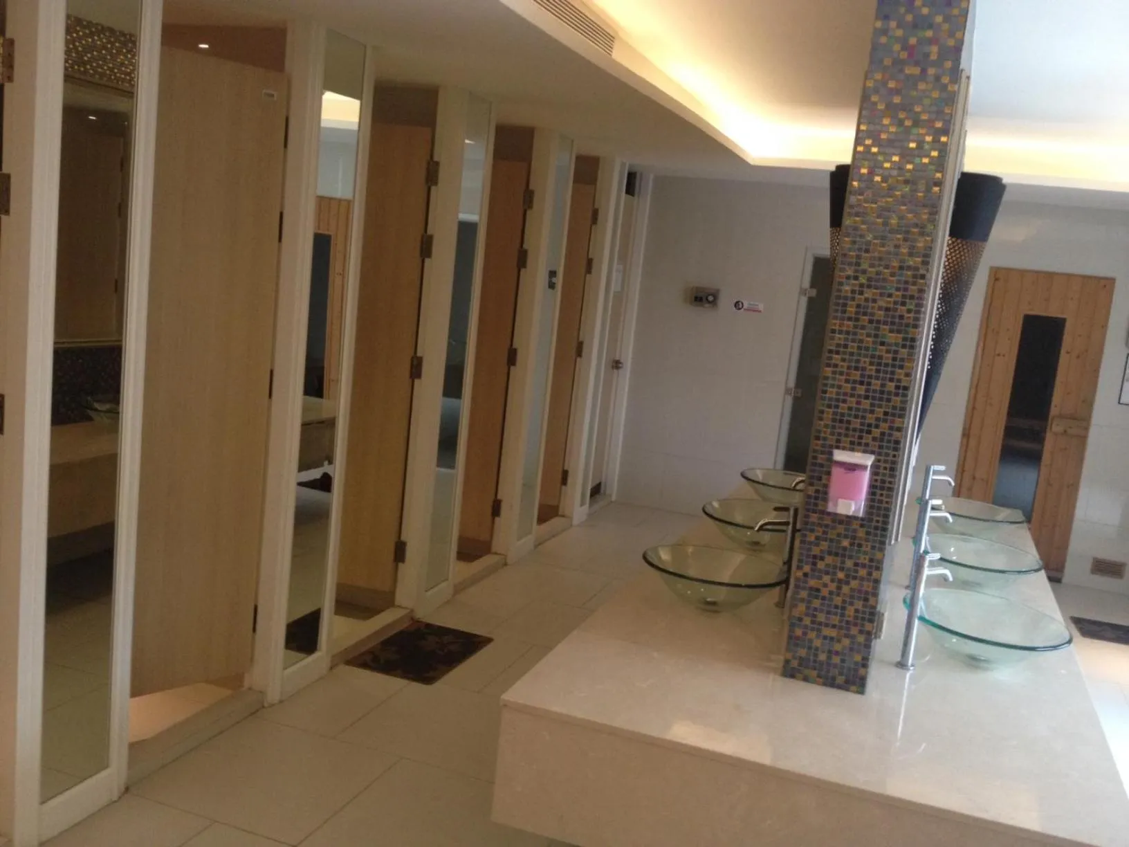 Spa and wellness centre/facilities in Grande Caribbean Resort 17th floor by Bell-Turner