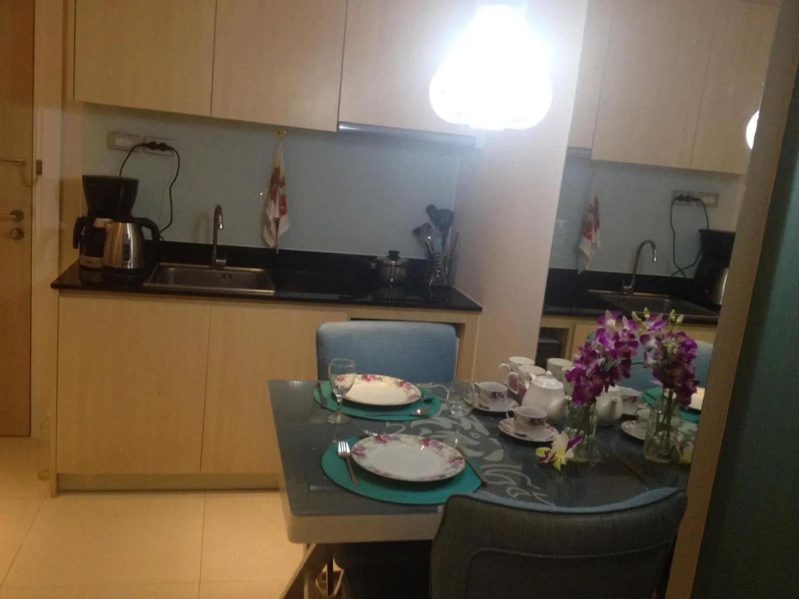 Coffee/tea facilities in Grande Caribbean Resort 17th floor by Bell-Turner