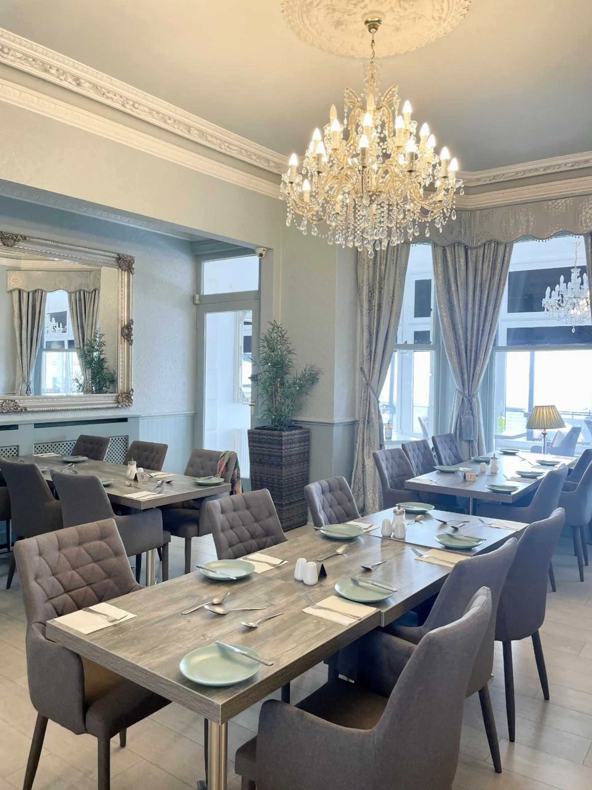 Restaurant/places to eat in East Beach Hotel