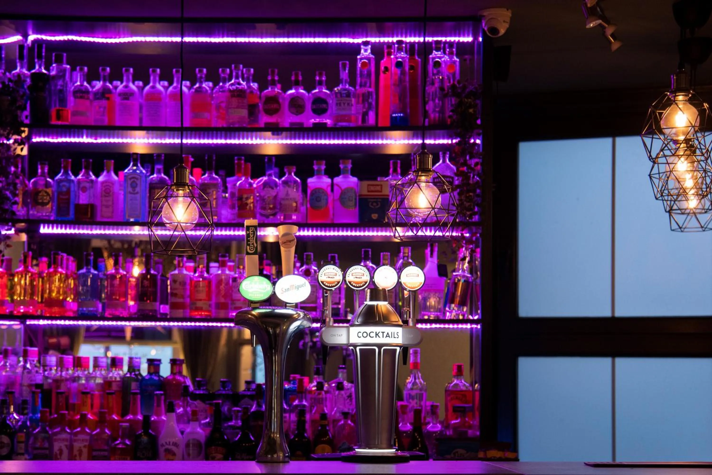 Lounge or bar in East Beach Hotel