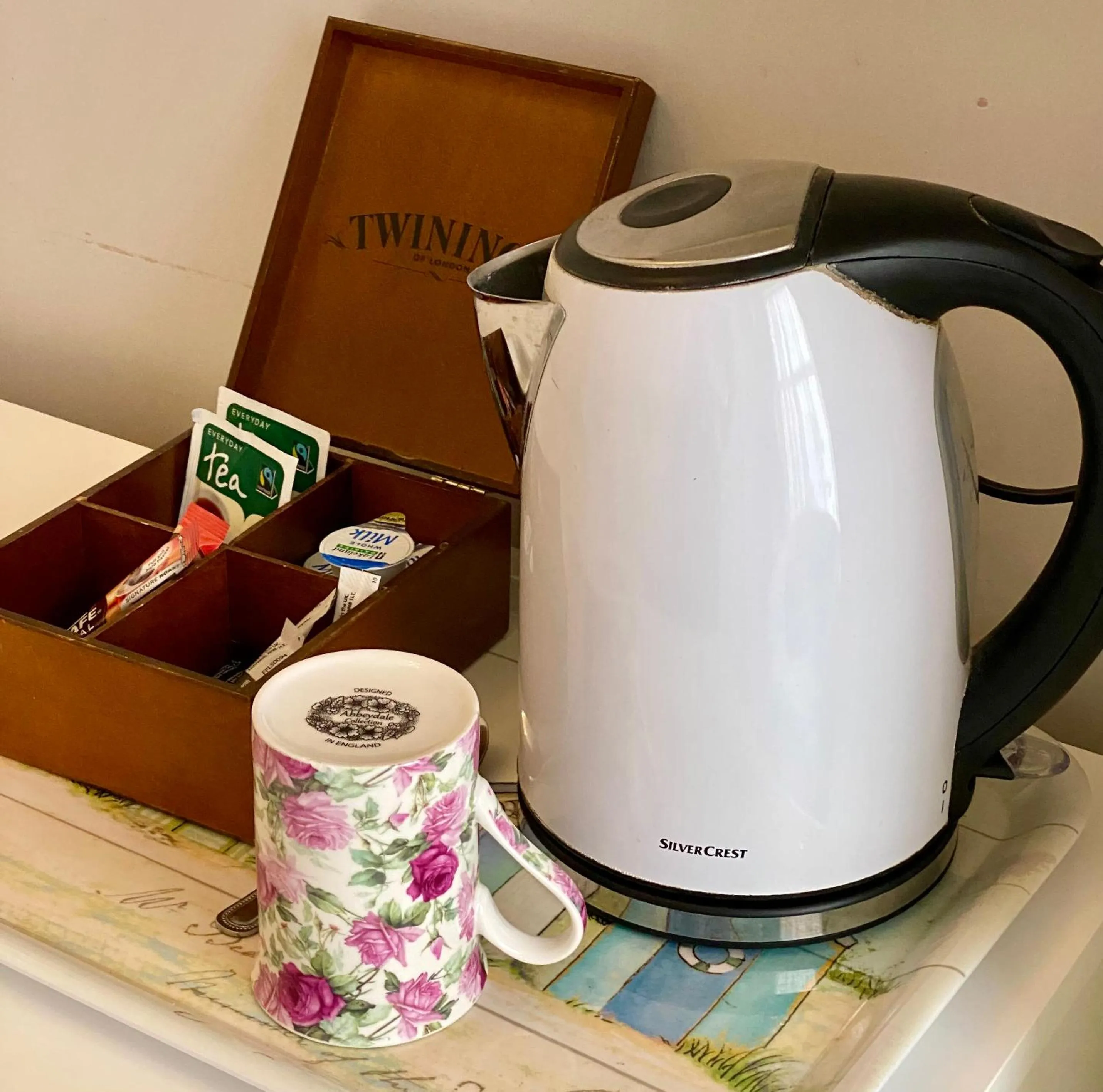 Coffee/tea facilities in East Beach Hotel