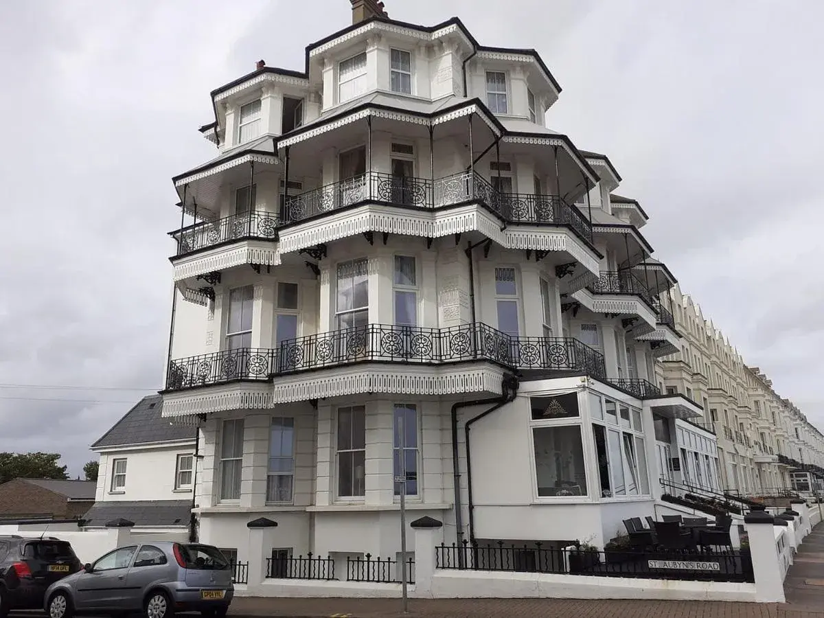 Standard Twin Room (Rear View) in East Beach Hotel Standard Twin Room (Rear View) in East Beach Hotel