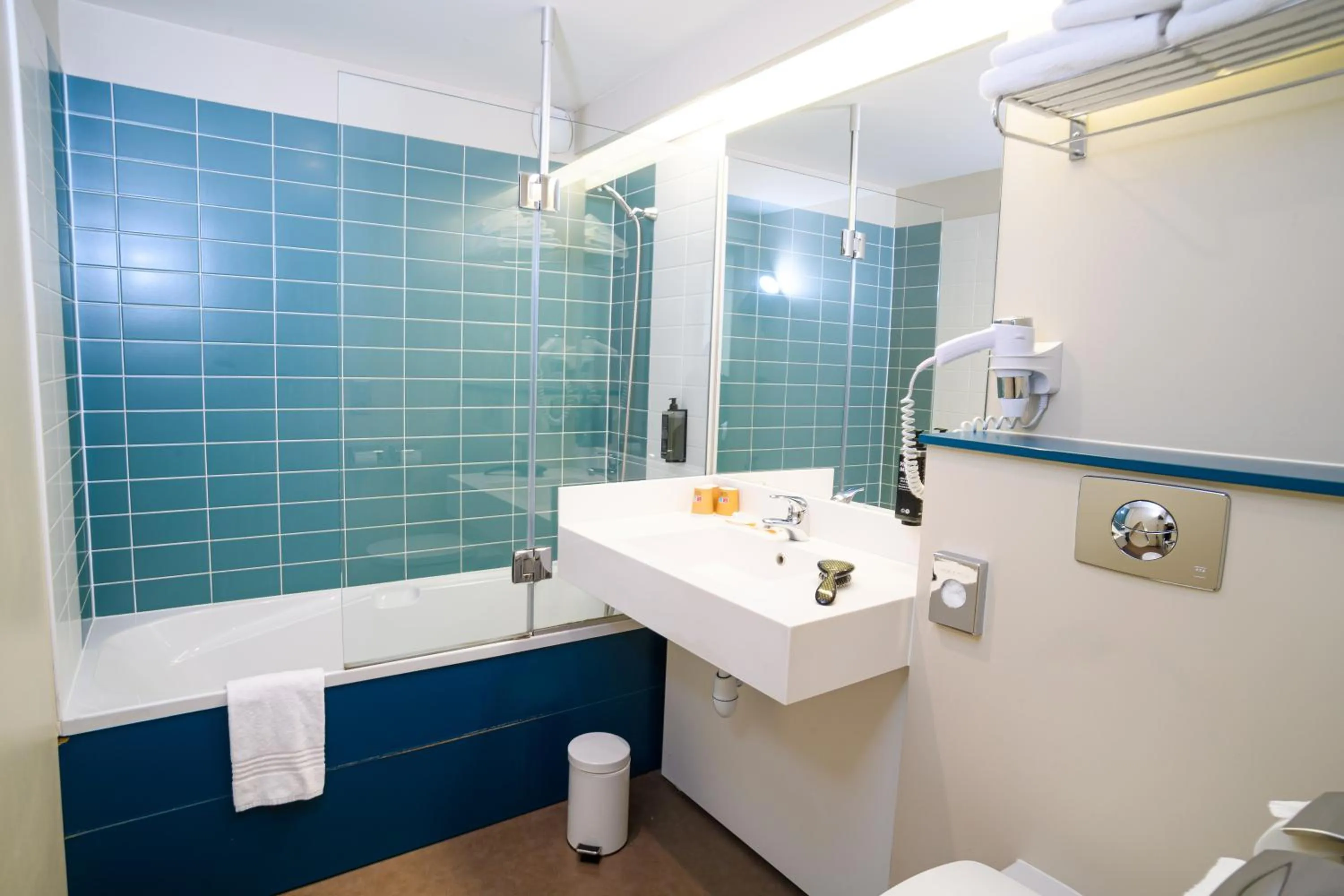 Bathroom in ibis Styles Tours Centre