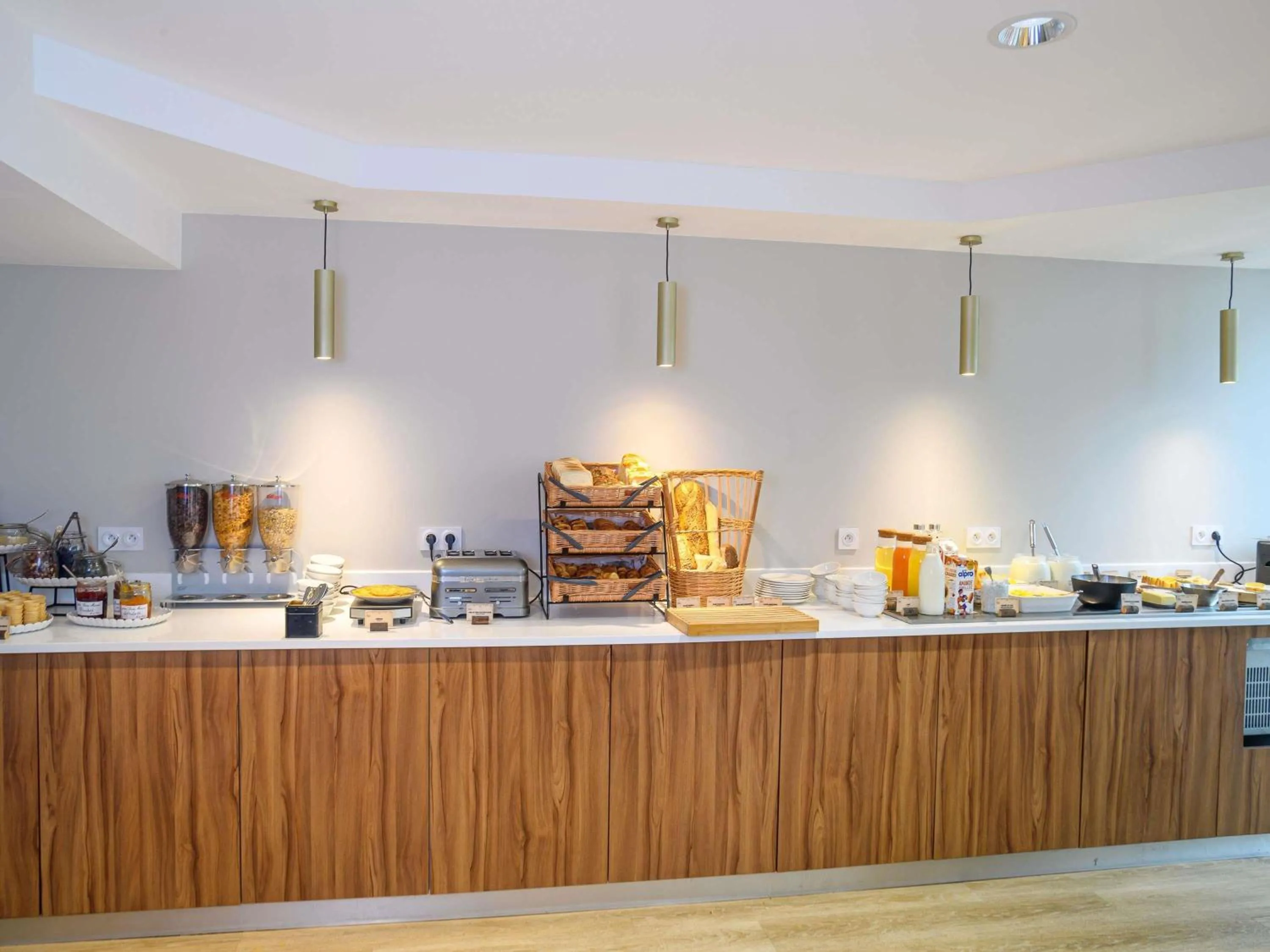 Breakfast in ibis Styles Tours Centre