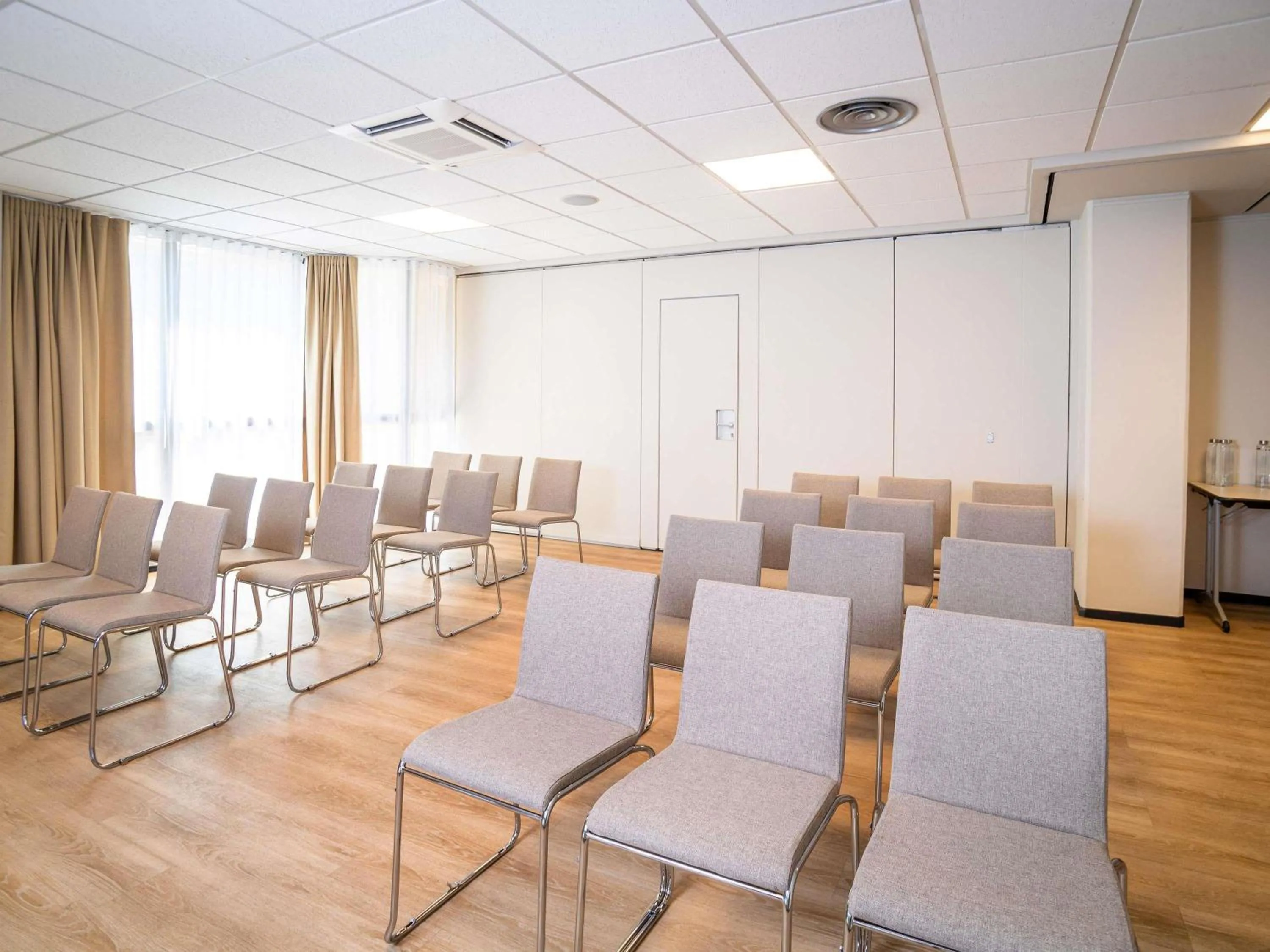 Meeting/conference room in ibis Styles Tours Centre