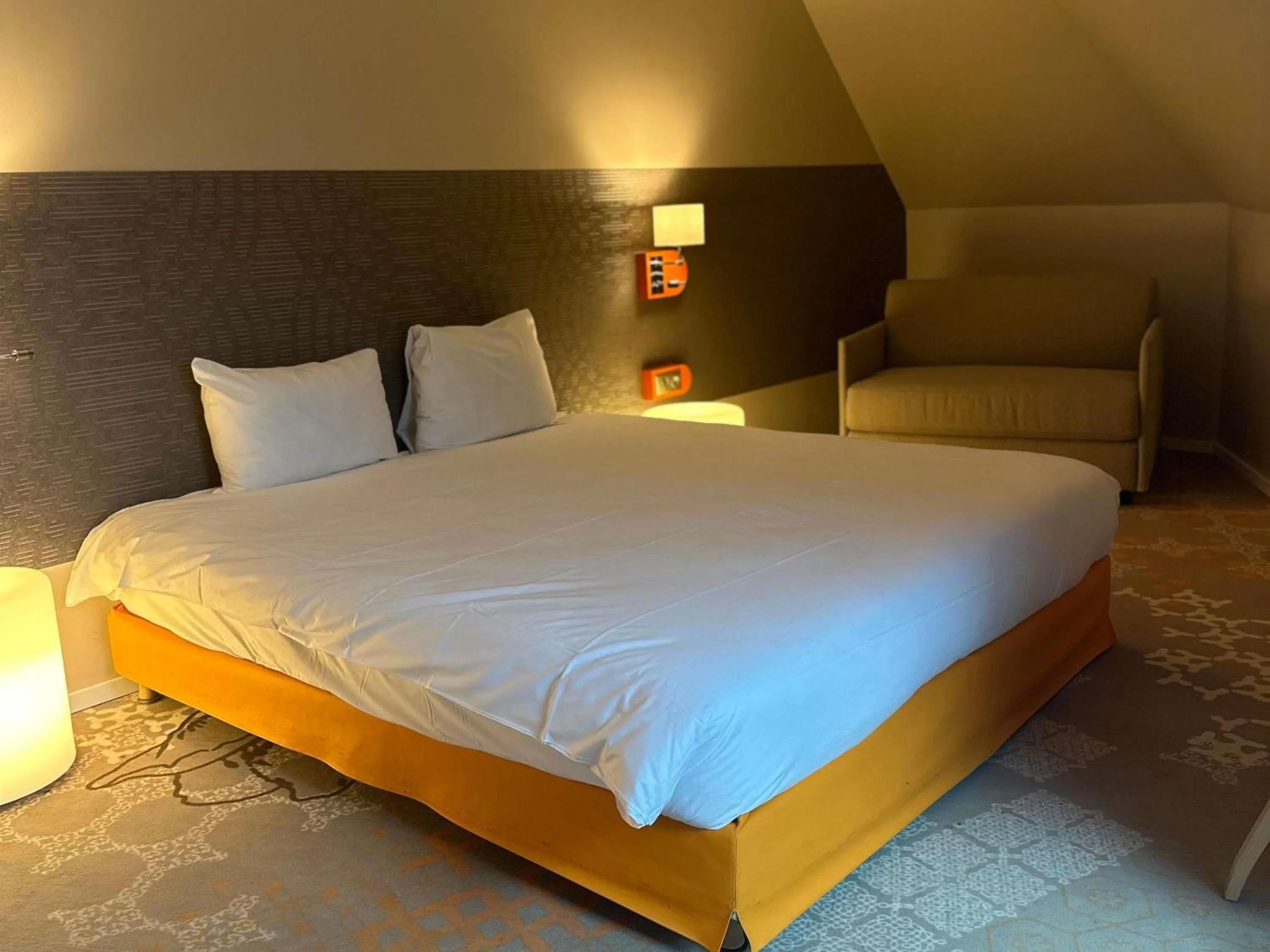 Bedroom, Bed in ibis Styles Tours Centre