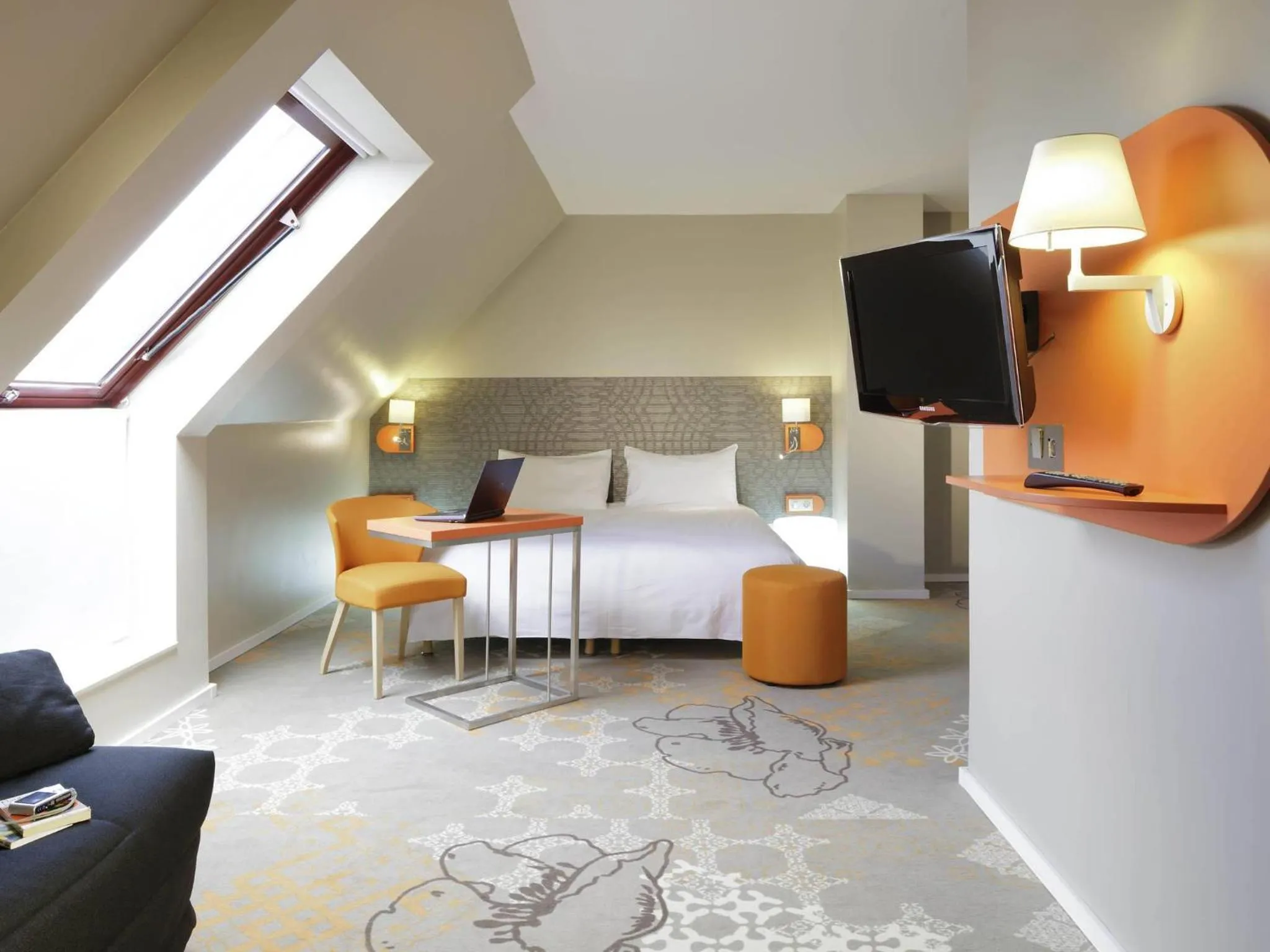 Bedroom, Bed in ibis Styles Tours Centre