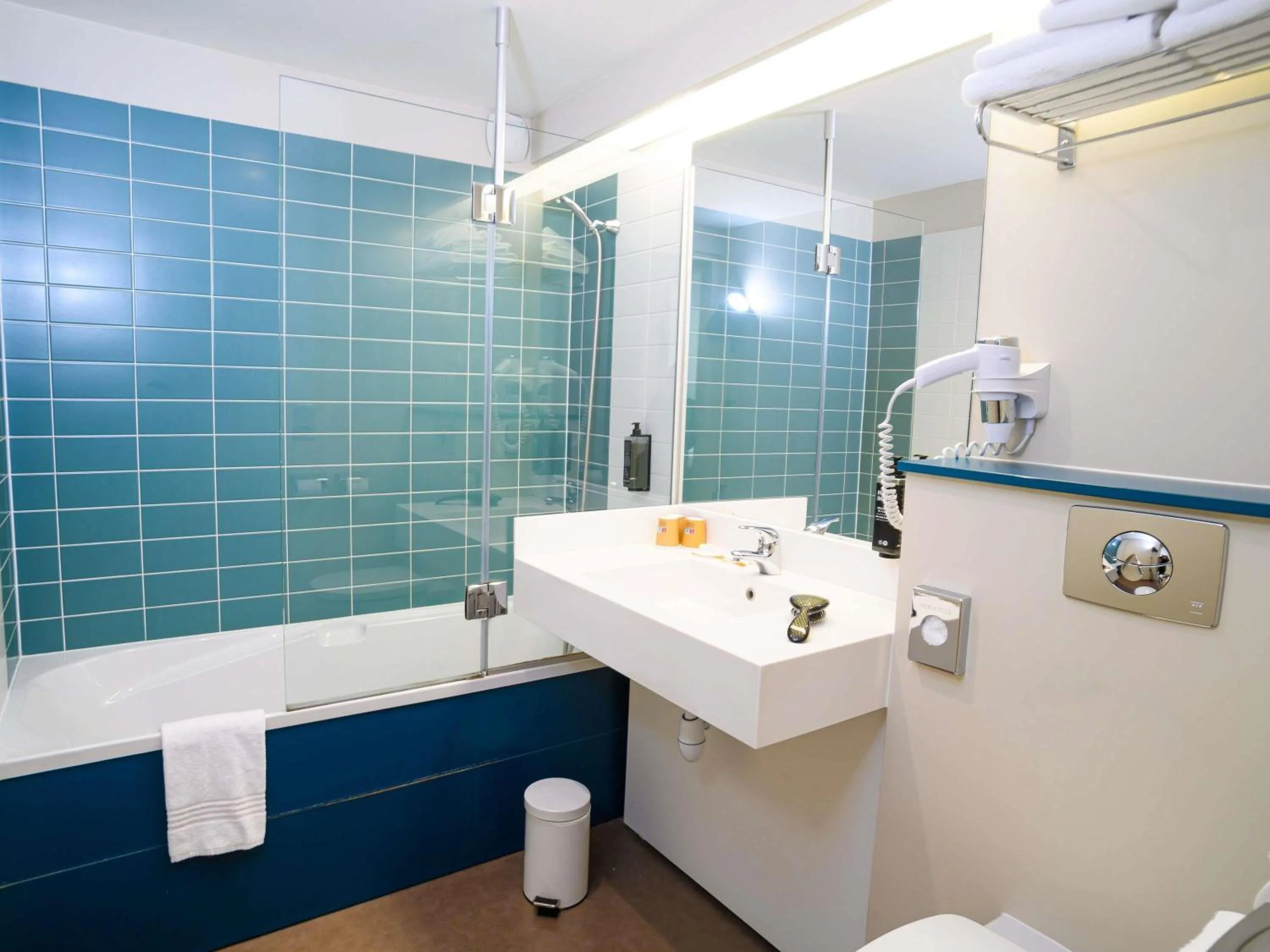 Bedroom in ibis Styles Tours Centre