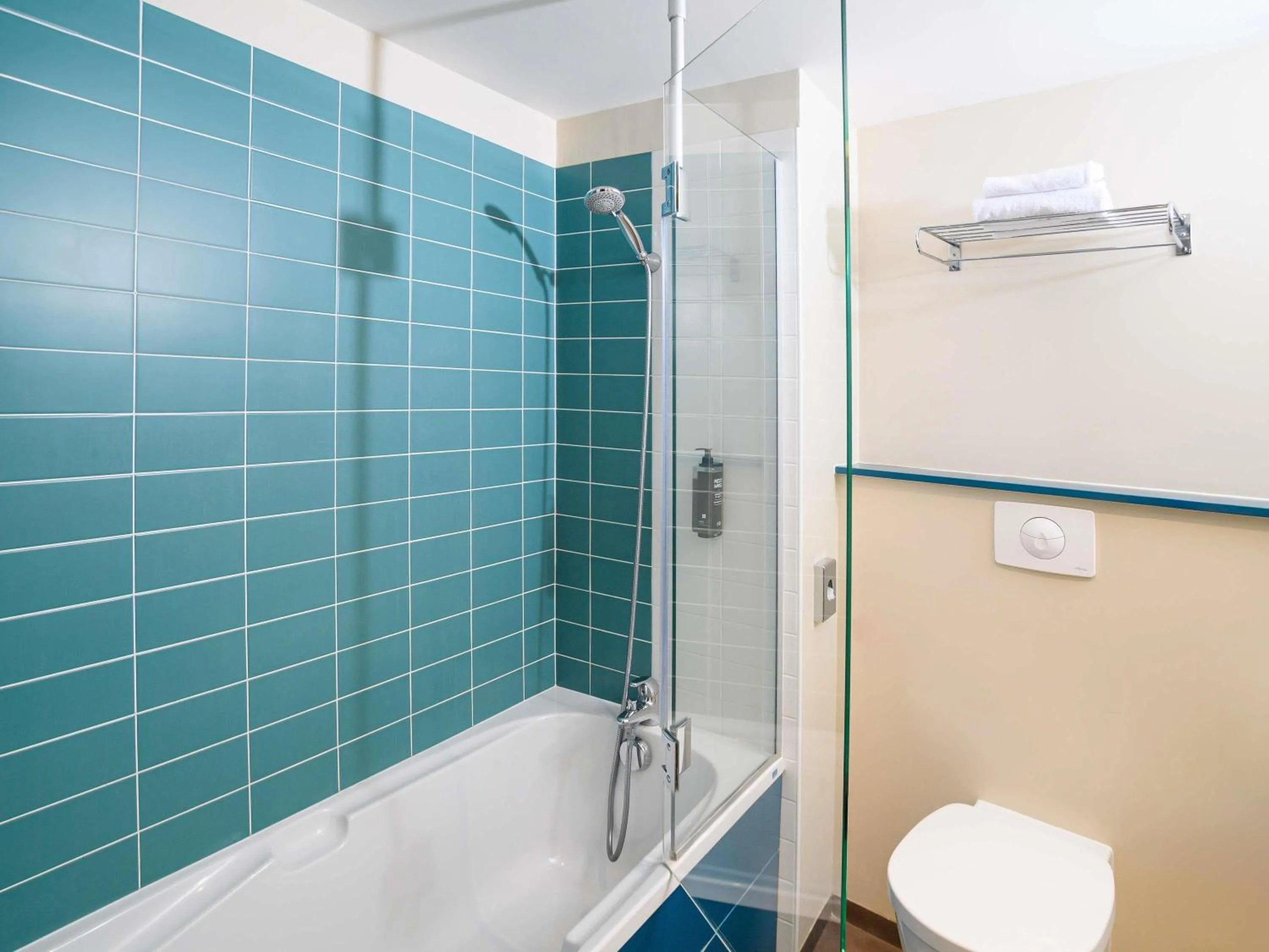 Bedroom in ibis Styles Tours Centre