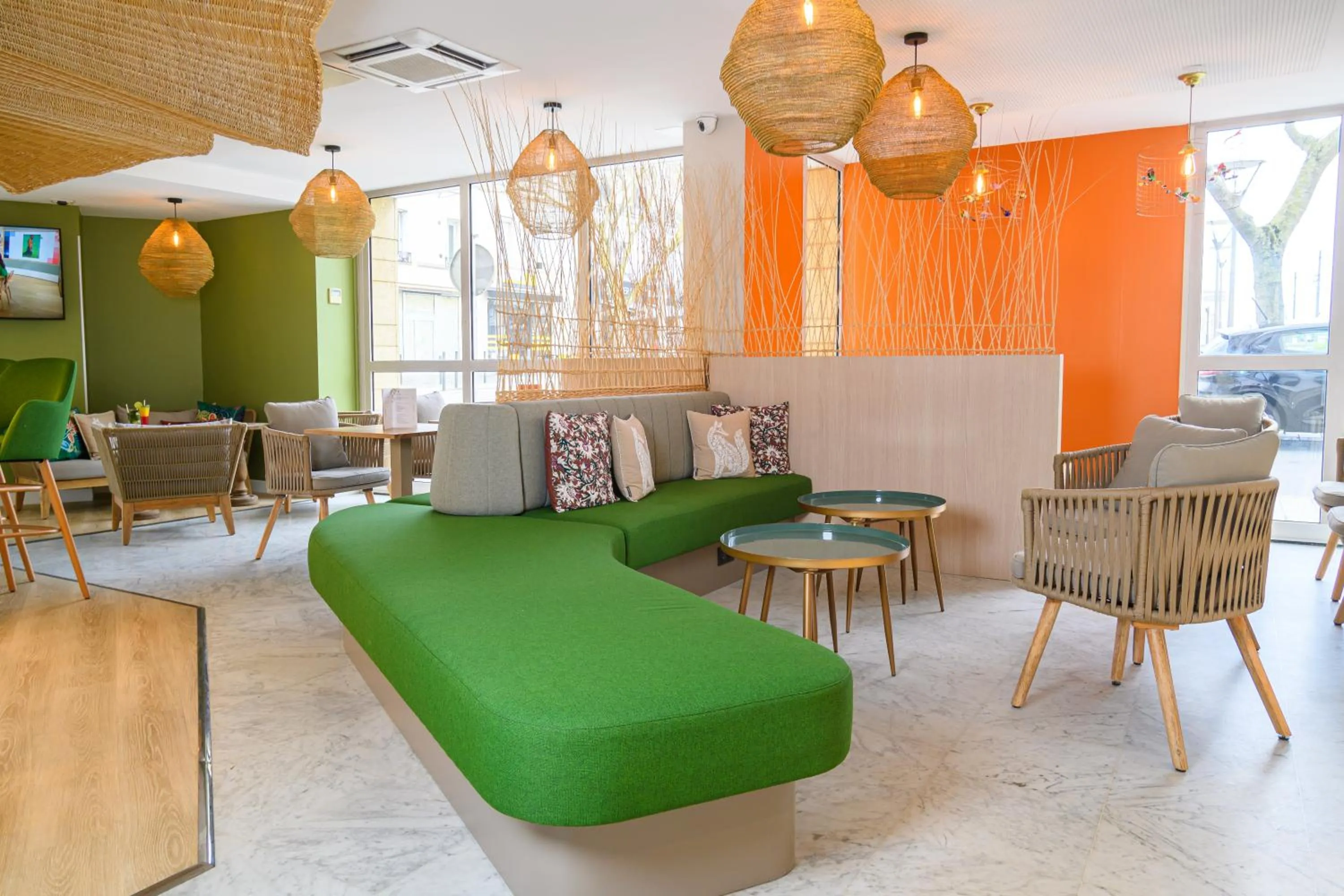 Lounge or bar in ibis Styles Tours Centre