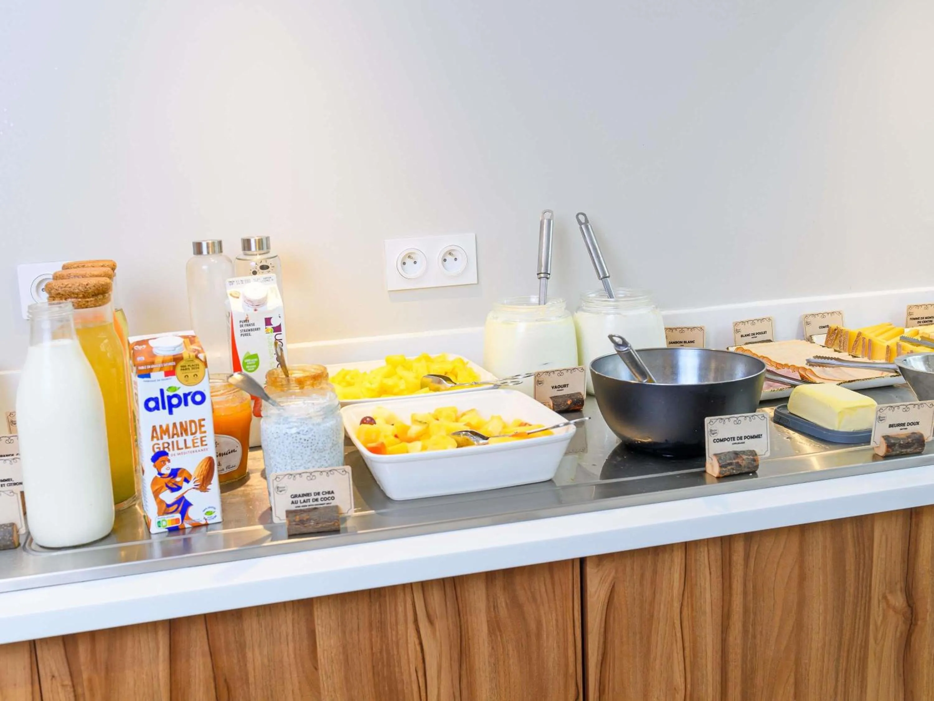 Breakfast in ibis Styles Tours Centre