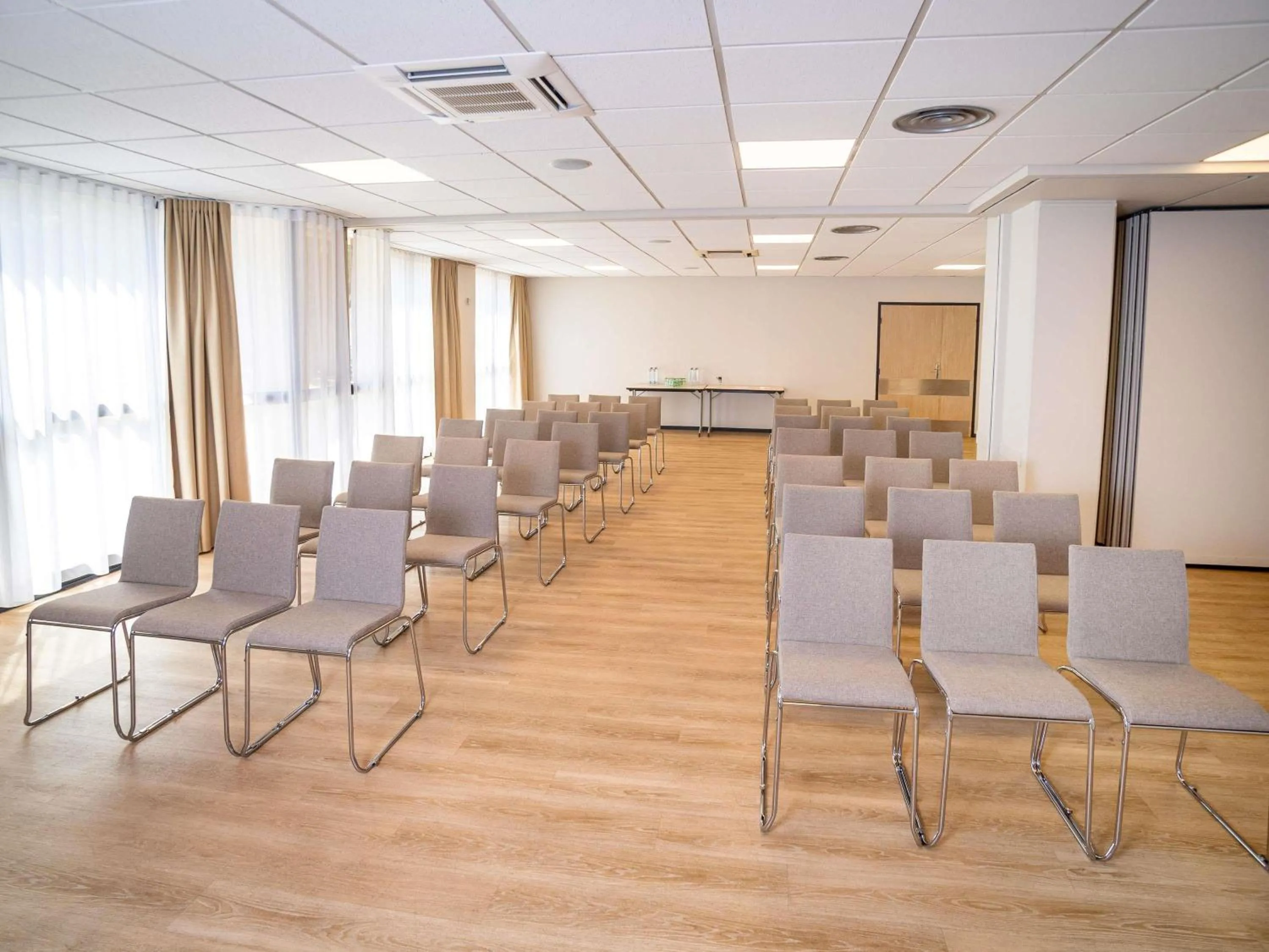 Meeting/conference room in ibis Styles Tours Centre