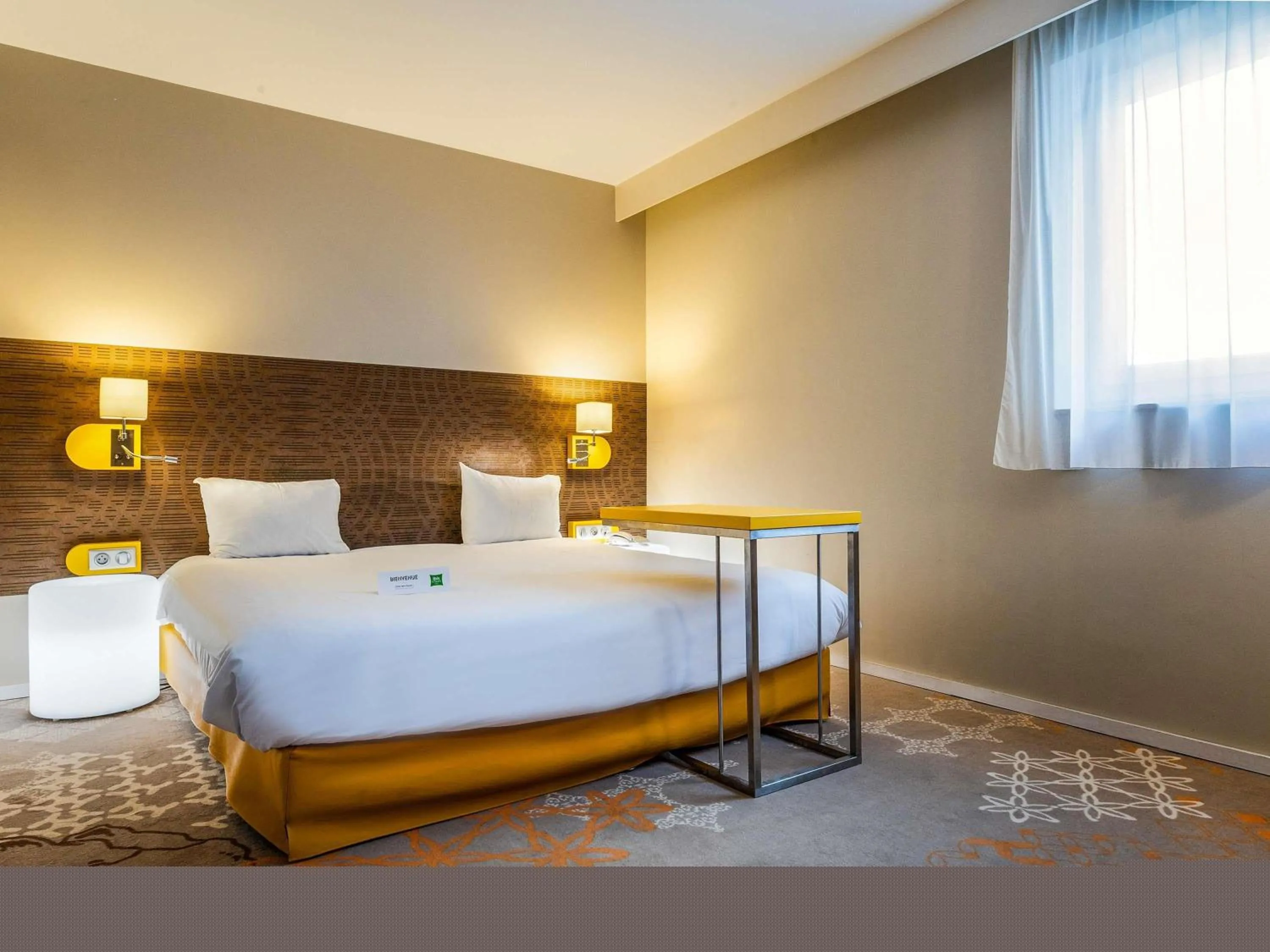 Bedroom, Bed in ibis Styles Tours Centre