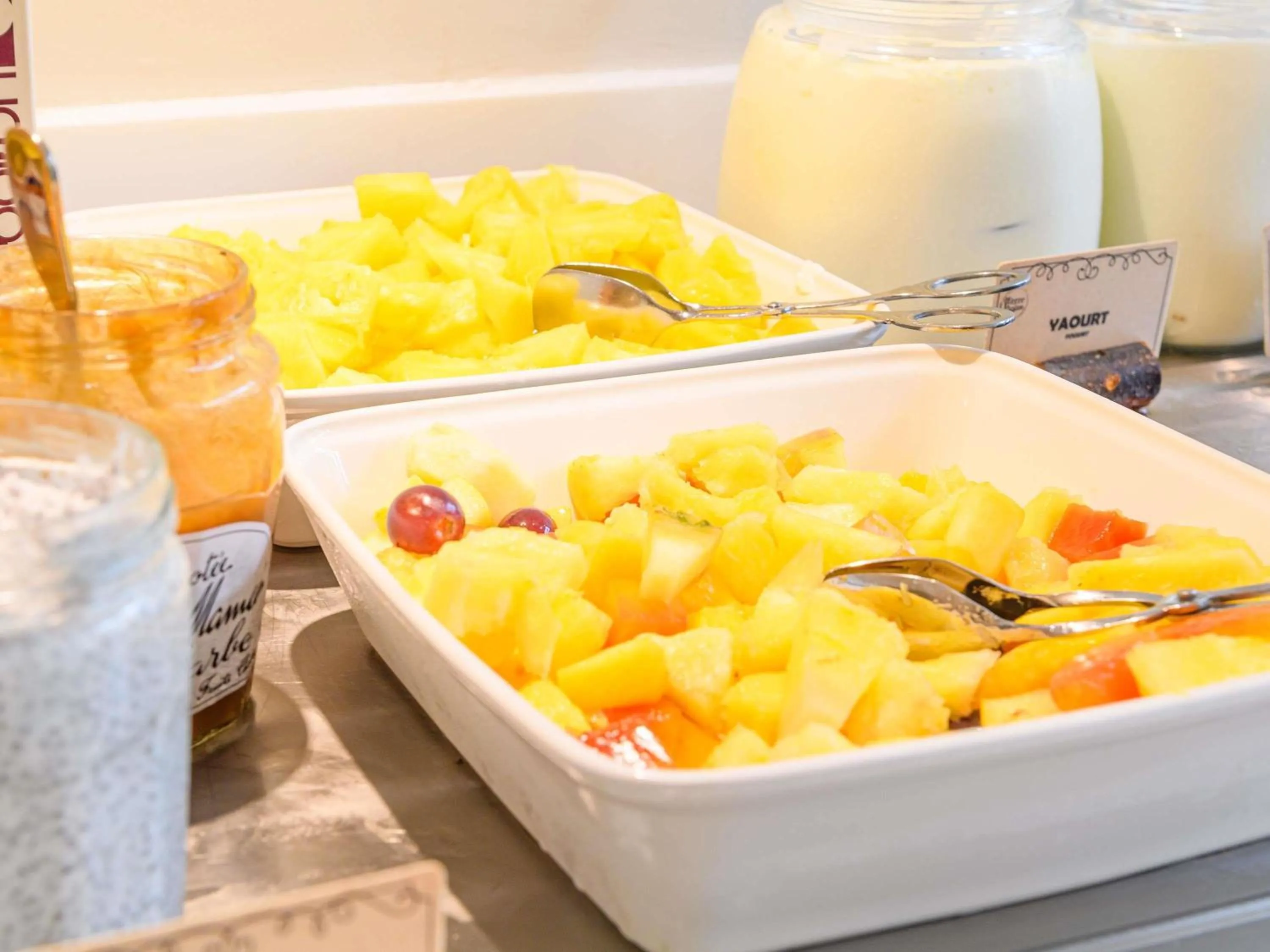 Breakfast in ibis Styles Tours Centre