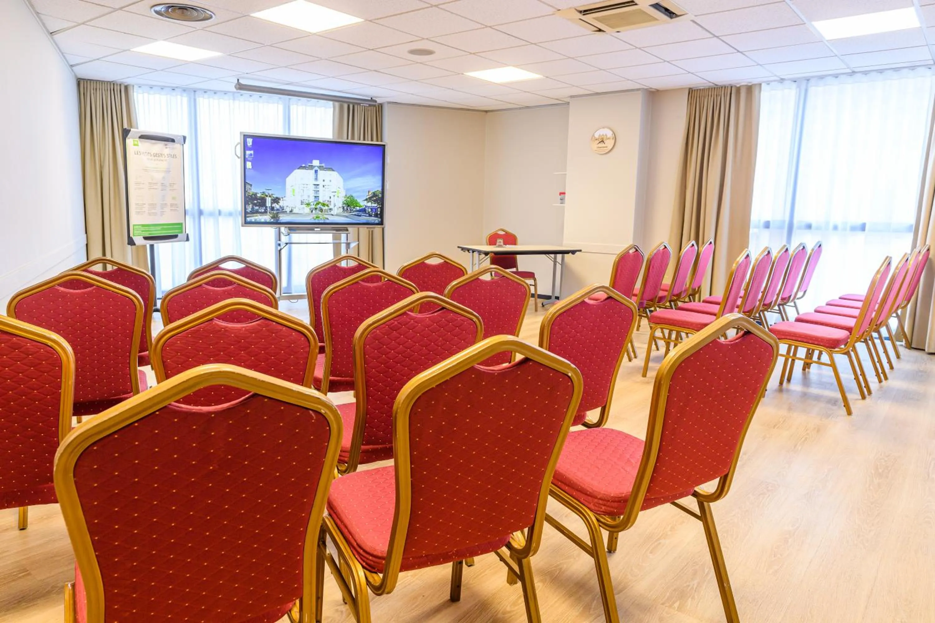 Restaurant/places to eat in ibis Styles Tours Centre