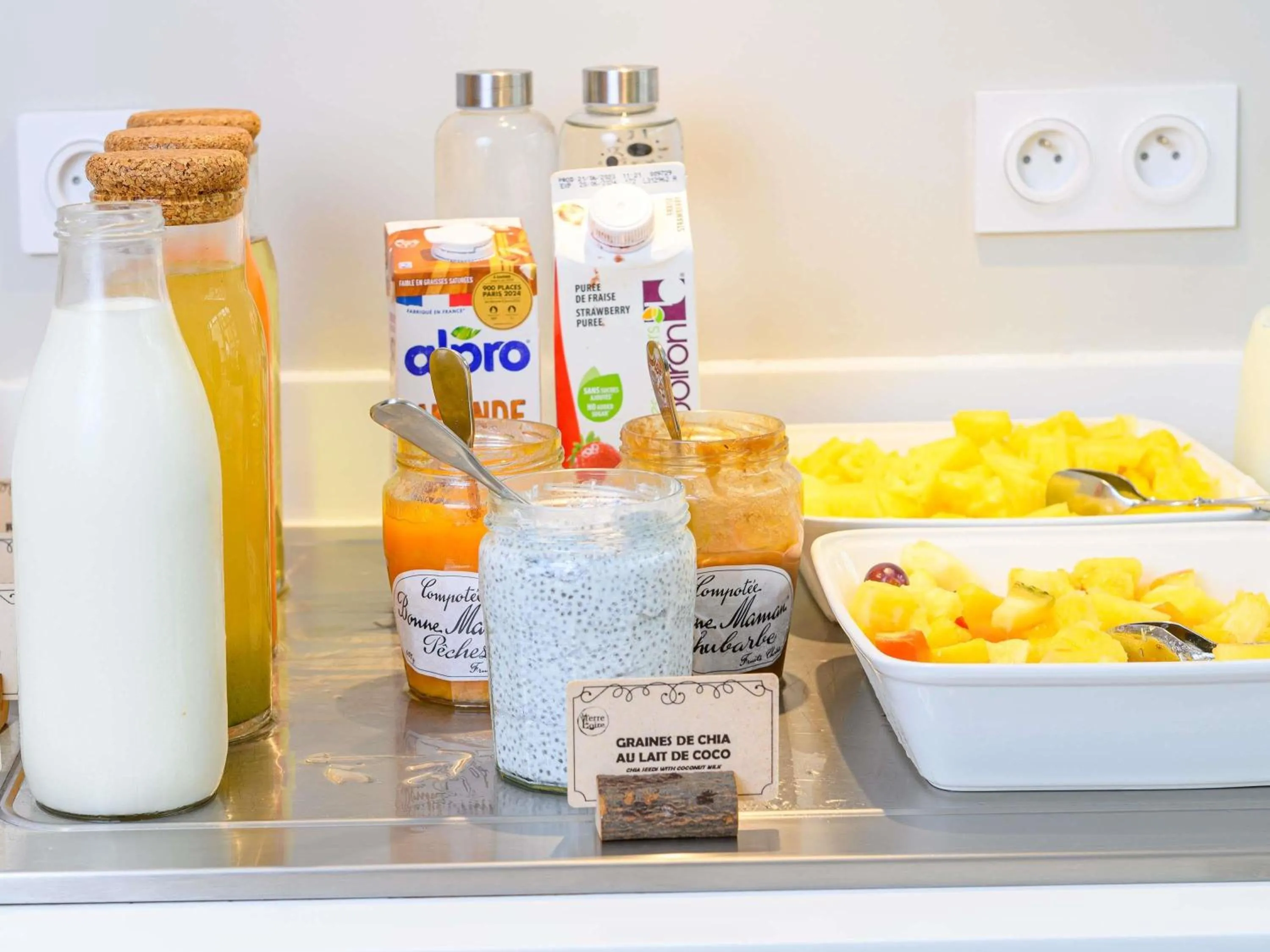 Breakfast in ibis Styles Tours Centre