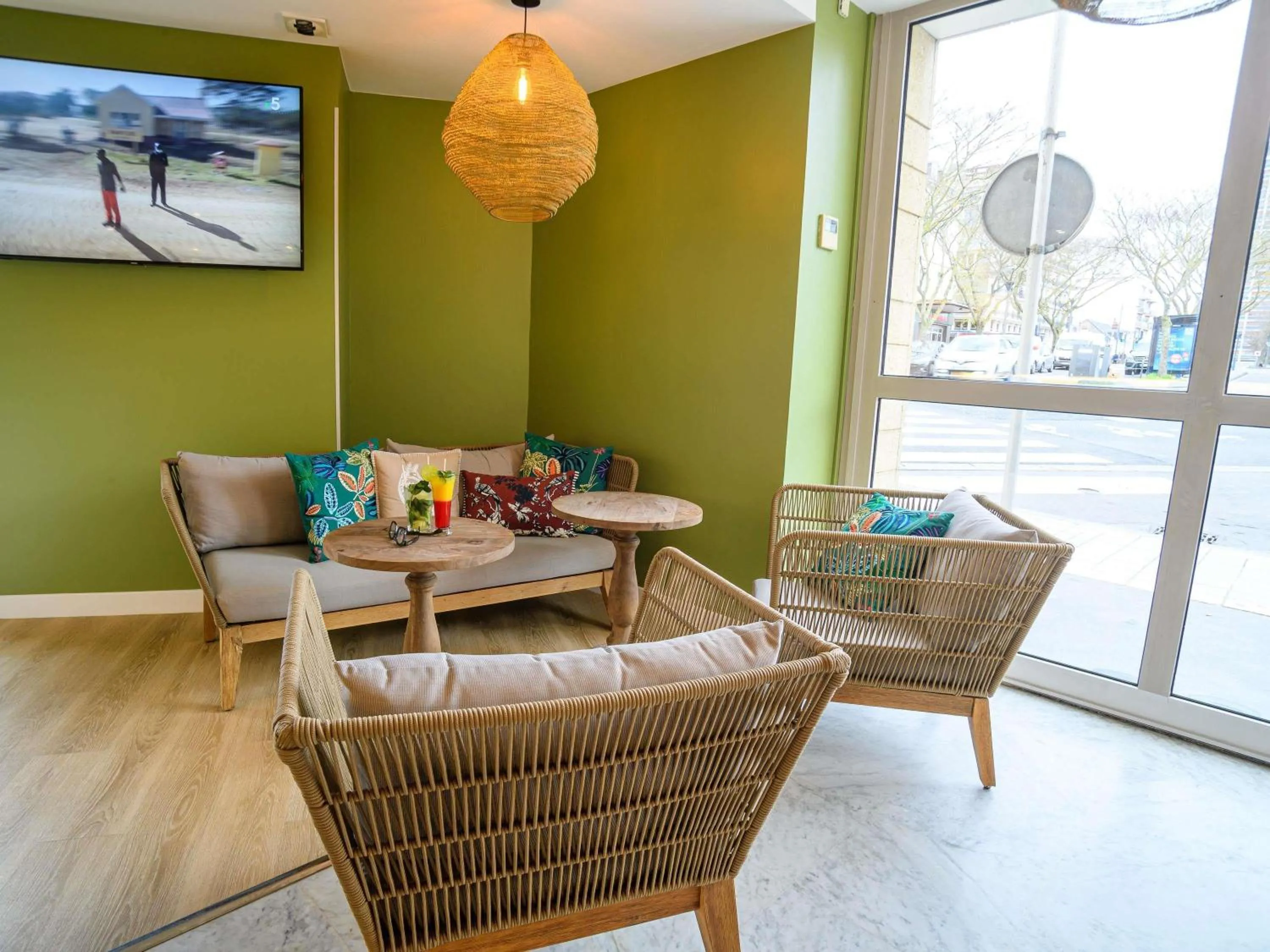 Lounge or bar in ibis Styles Tours Centre