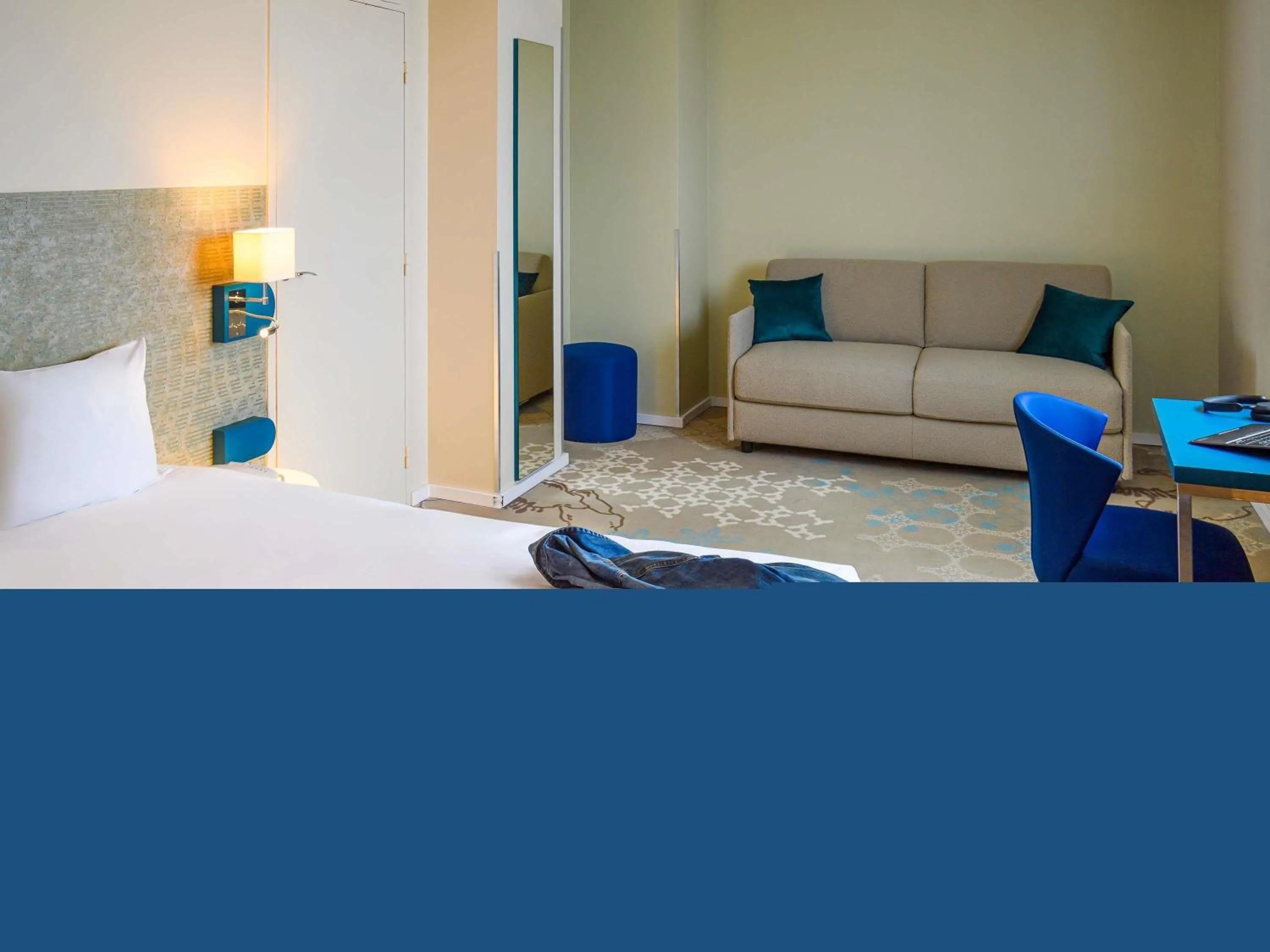 Bedroom, Bed in ibis Styles Tours Centre