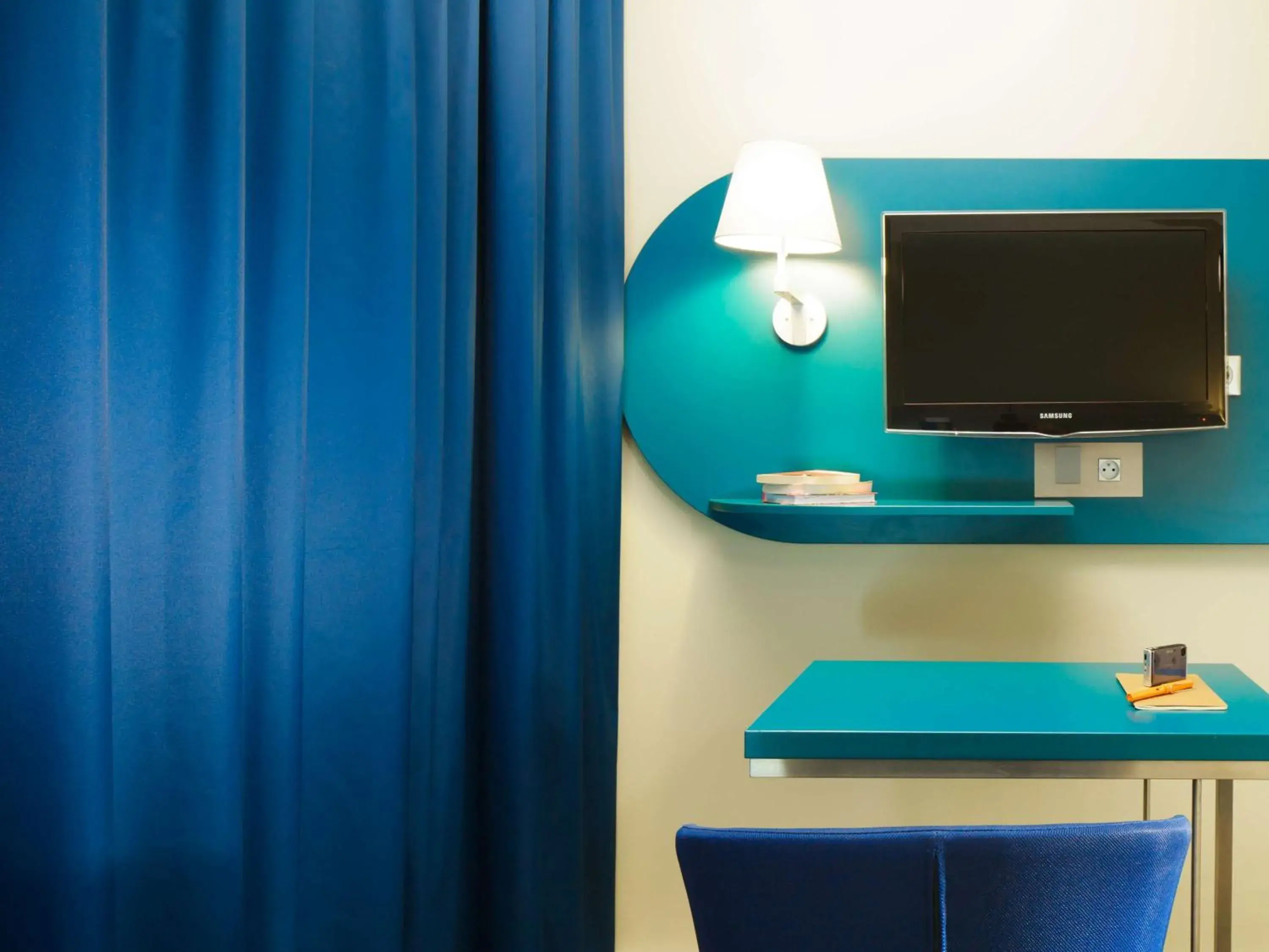 Bedroom in ibis Styles Tours Centre Bedroom in ibis Styles Tours Centre