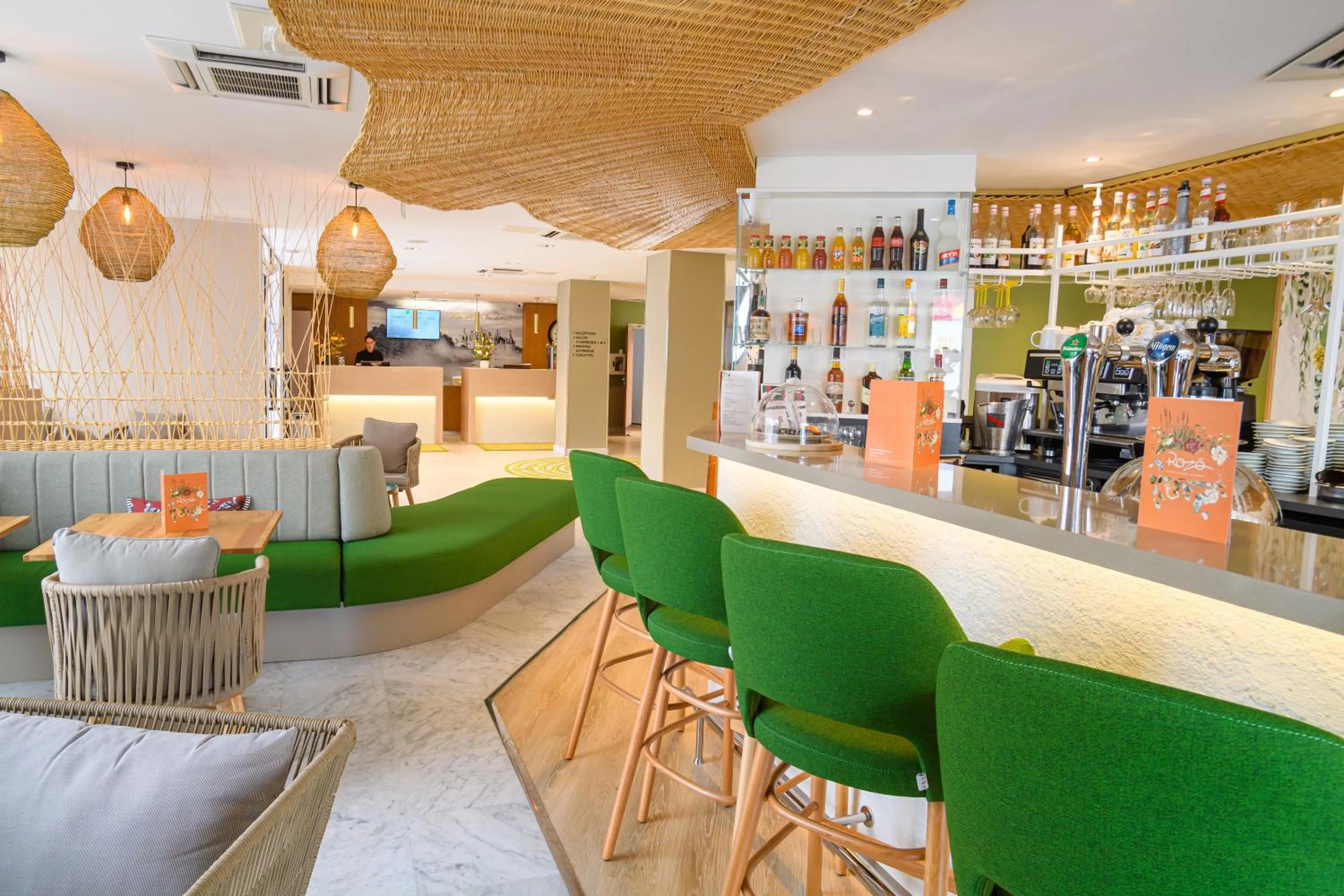 Lounge or bar in ibis Styles Tours Centre