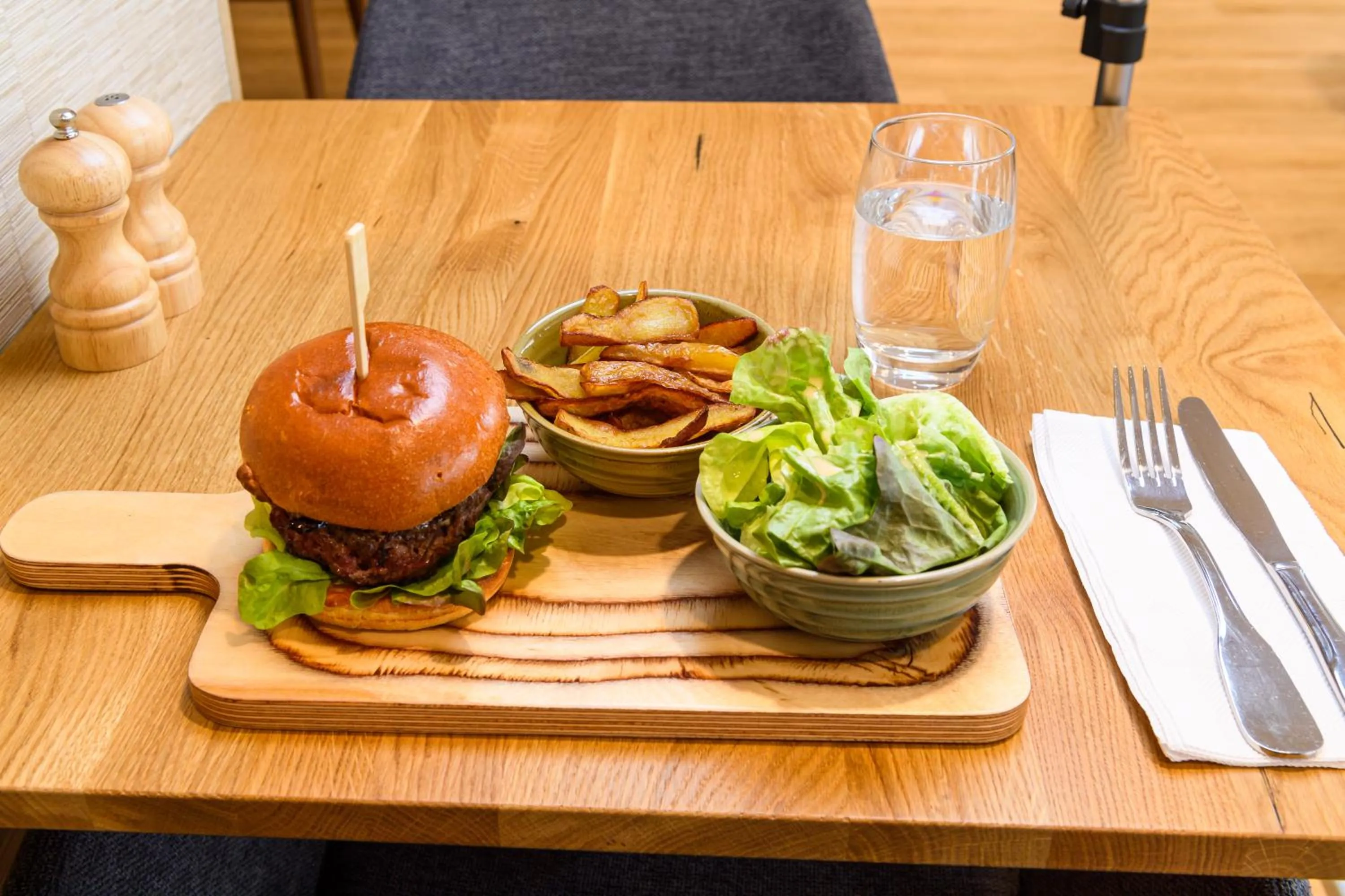 Restaurant/places to eat in ibis Styles Tours Centre