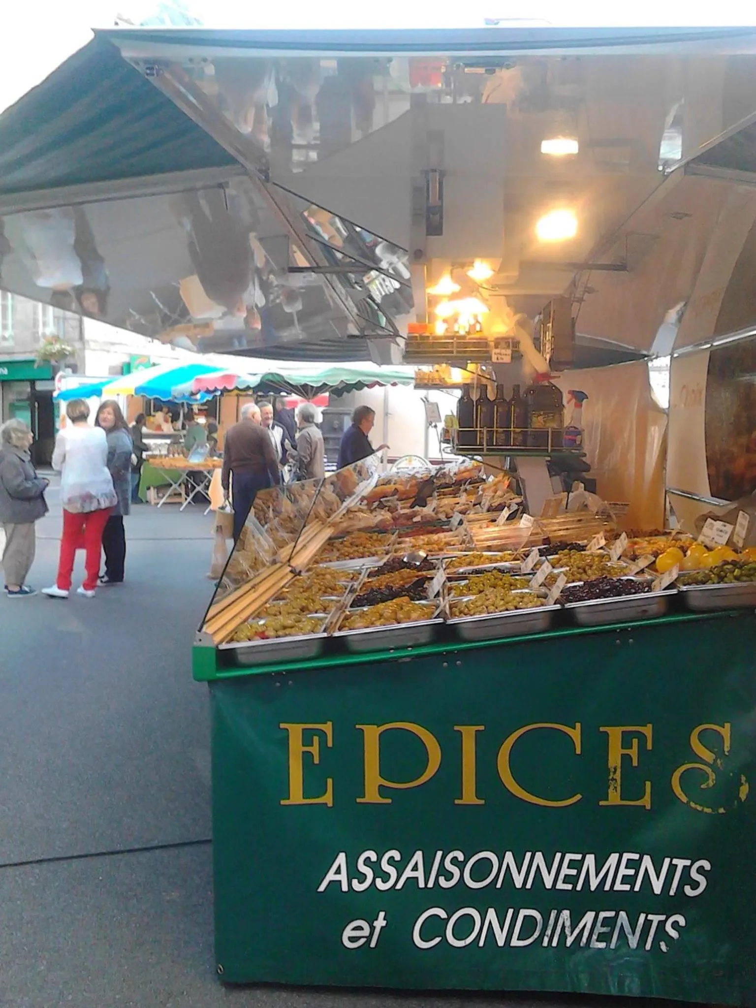 Shopping Area in 3 Place des Arbres, Chambres D'Hôtes, Felletin