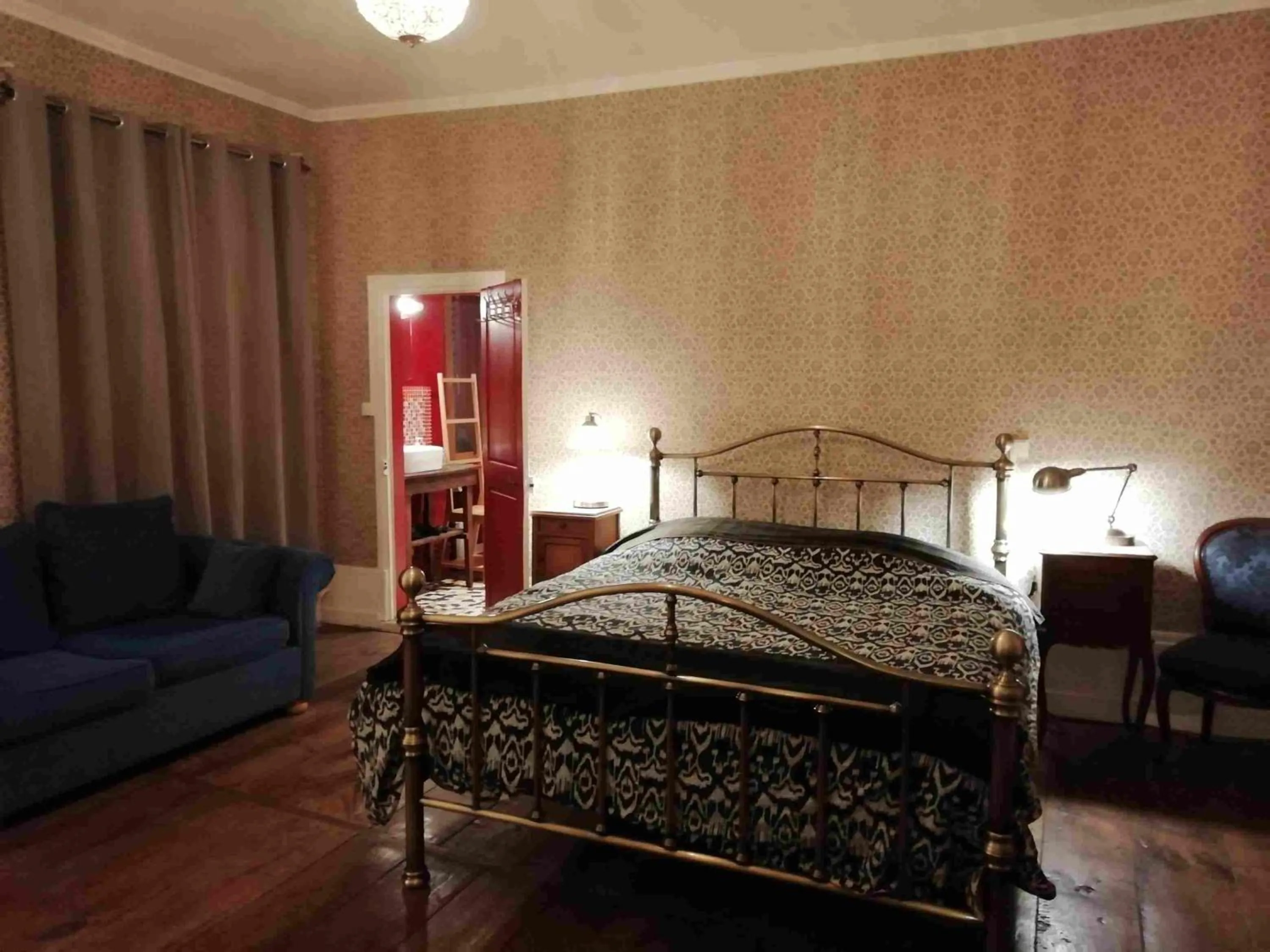 Bedroom, Bed in 3 Place des Arbres, Chambres D'Hôtes, Felletin