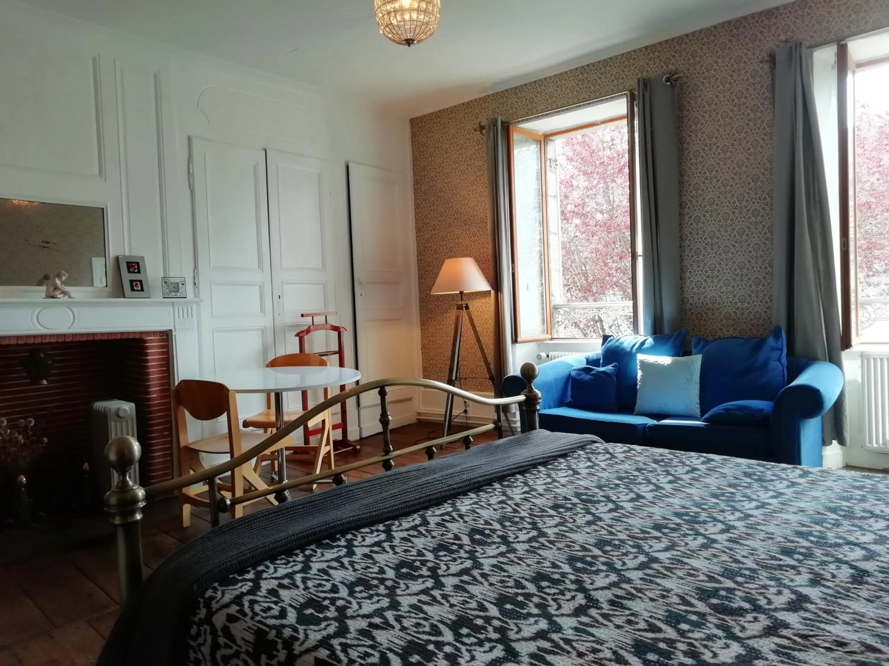 Bedroom, Bed in 3 Place des Arbres, Chambres D'Hôtes, Felletin