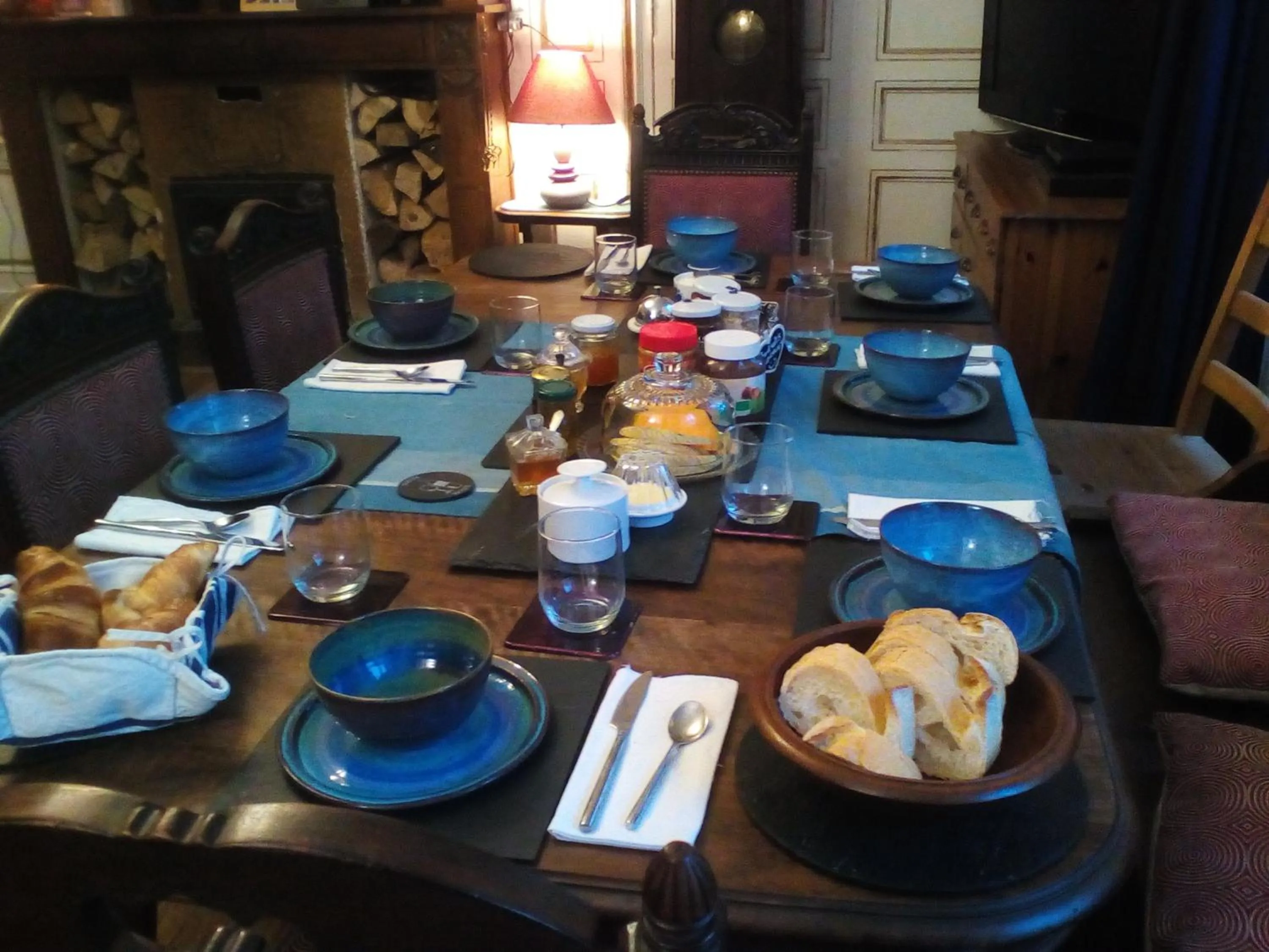 Breakfast in 3 Place des Arbres, Chambres D'Hôtes, Felletin