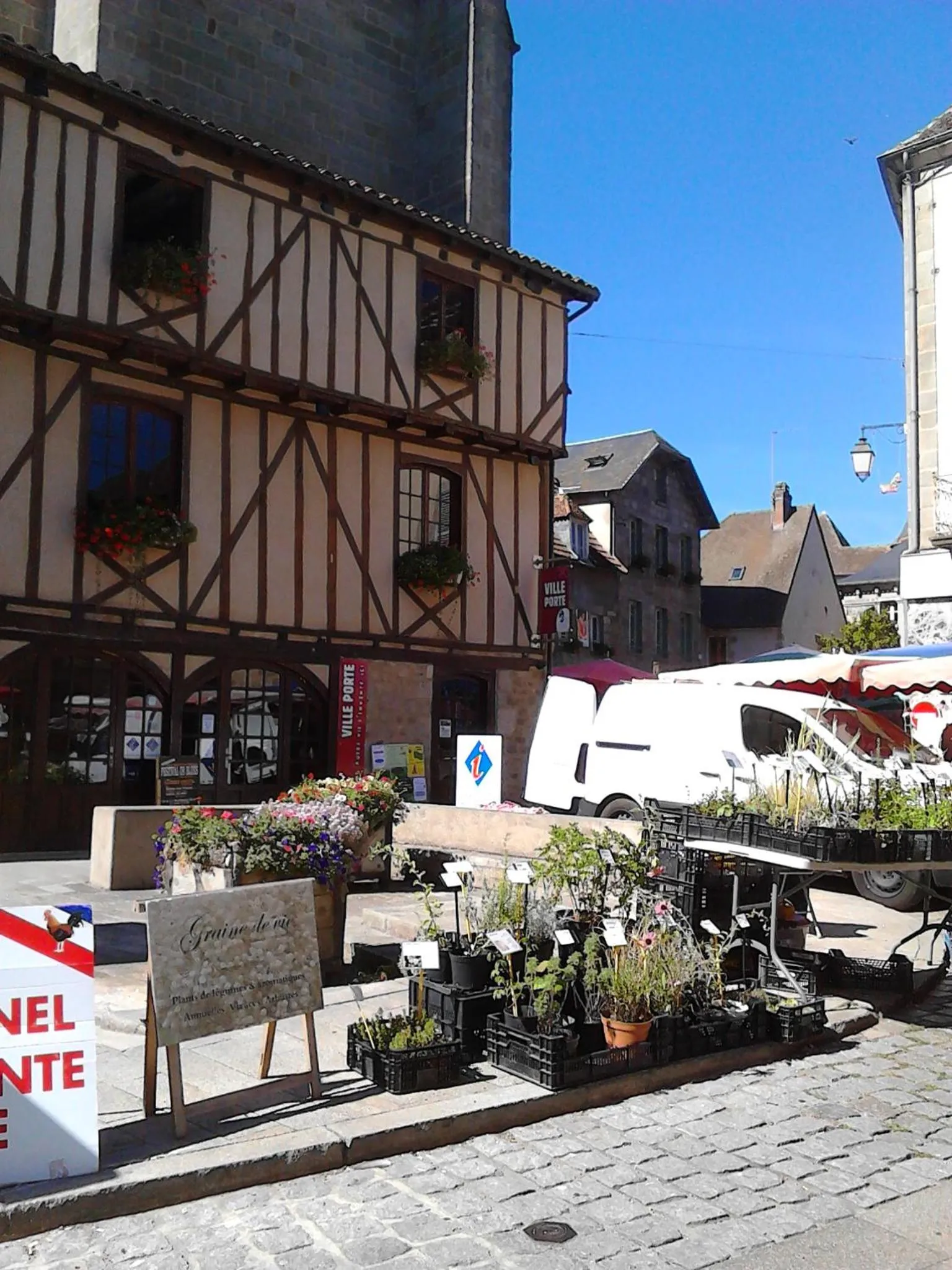 Area and facilities in 3 Place des Arbres, Chambres D'Hôtes, Felletin