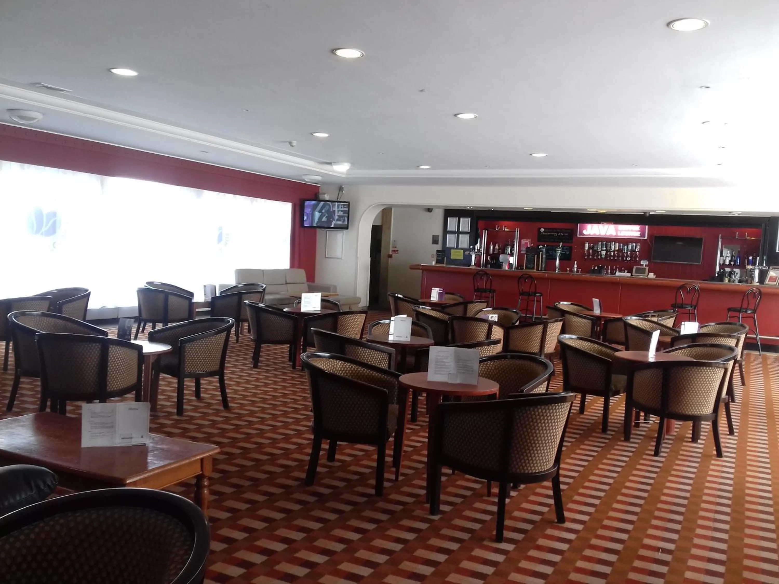 Communal lounge/ TV room in The Britannia Nottingham Hotel