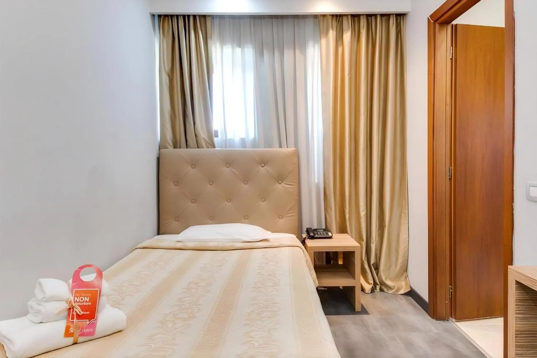 Bedroom, Bed in Phi Hotel Garden Area Roma Eur