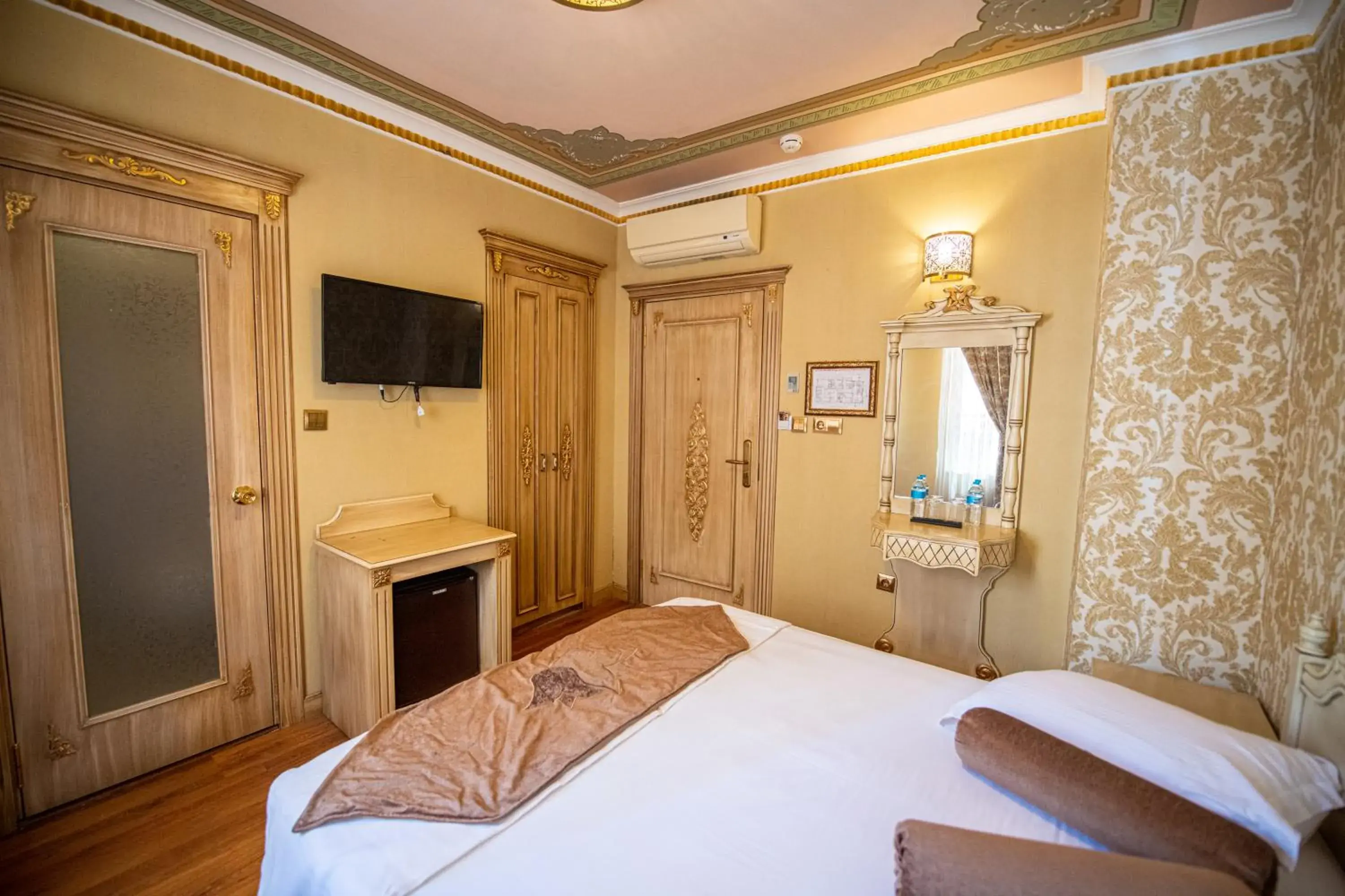 Bed in Kaftan Hotel Bed in Kaftan Hotel