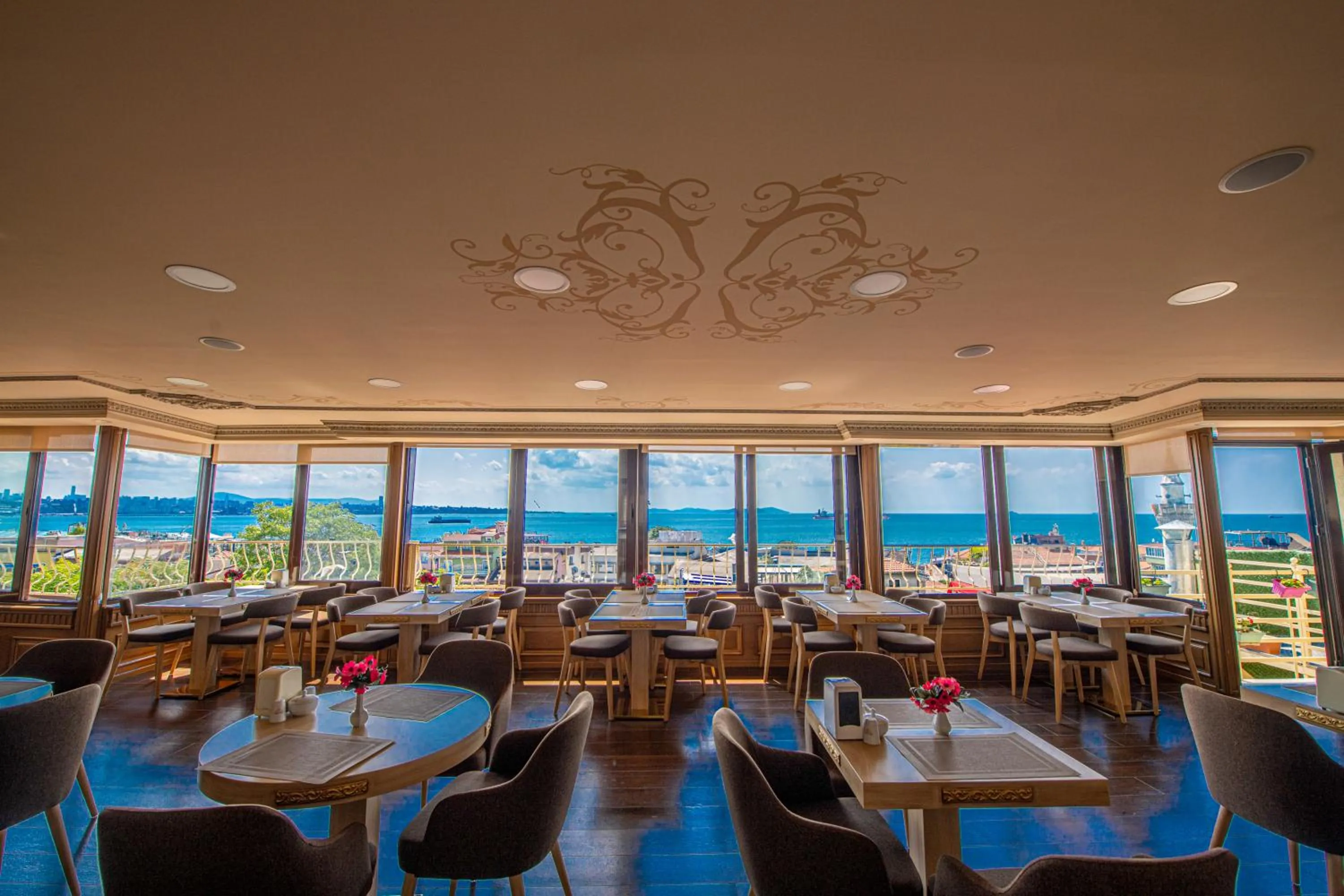 Restaurant/places to eat in Kaftan Hotel