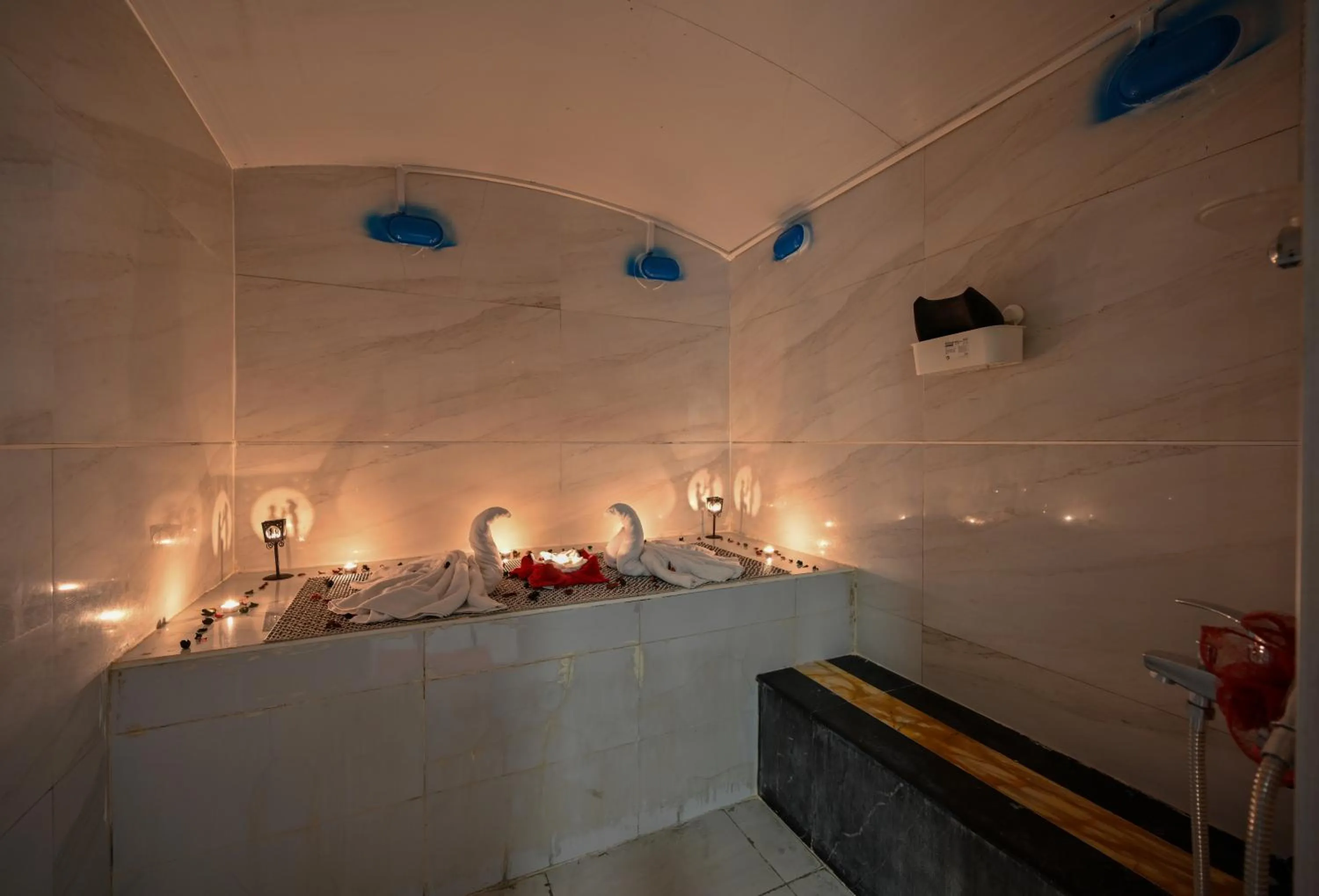 Spa and wellness centre/facilities in Al Mansour Suites Hotel