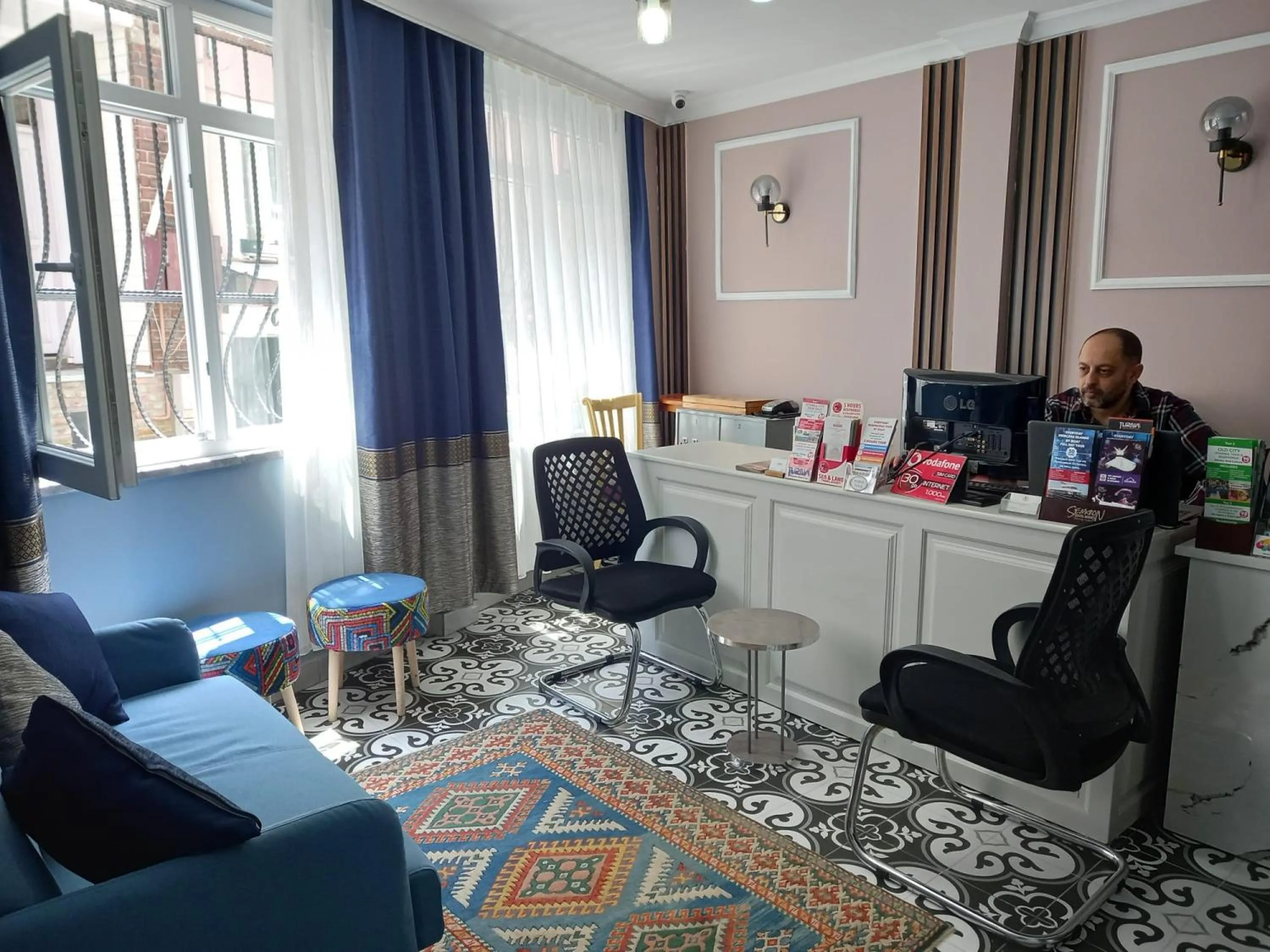 Lobby or reception in Emirhan Inn Hotel, Sultanahmet