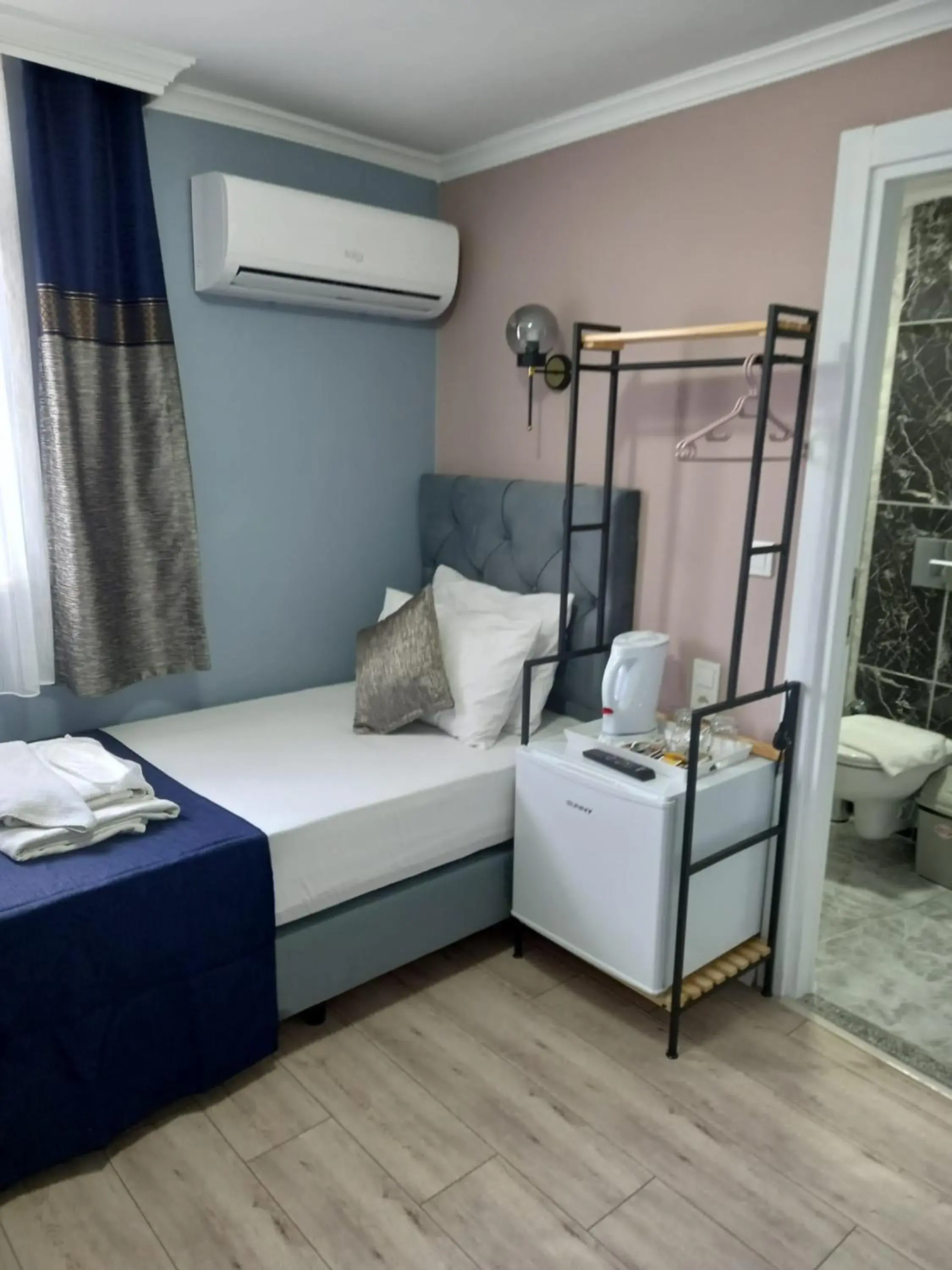 Economy Single Room in Emirhan Inn Hotel, Sultanahmet Economy Single Room in Emirhan Inn Hotel, Sultanahmet