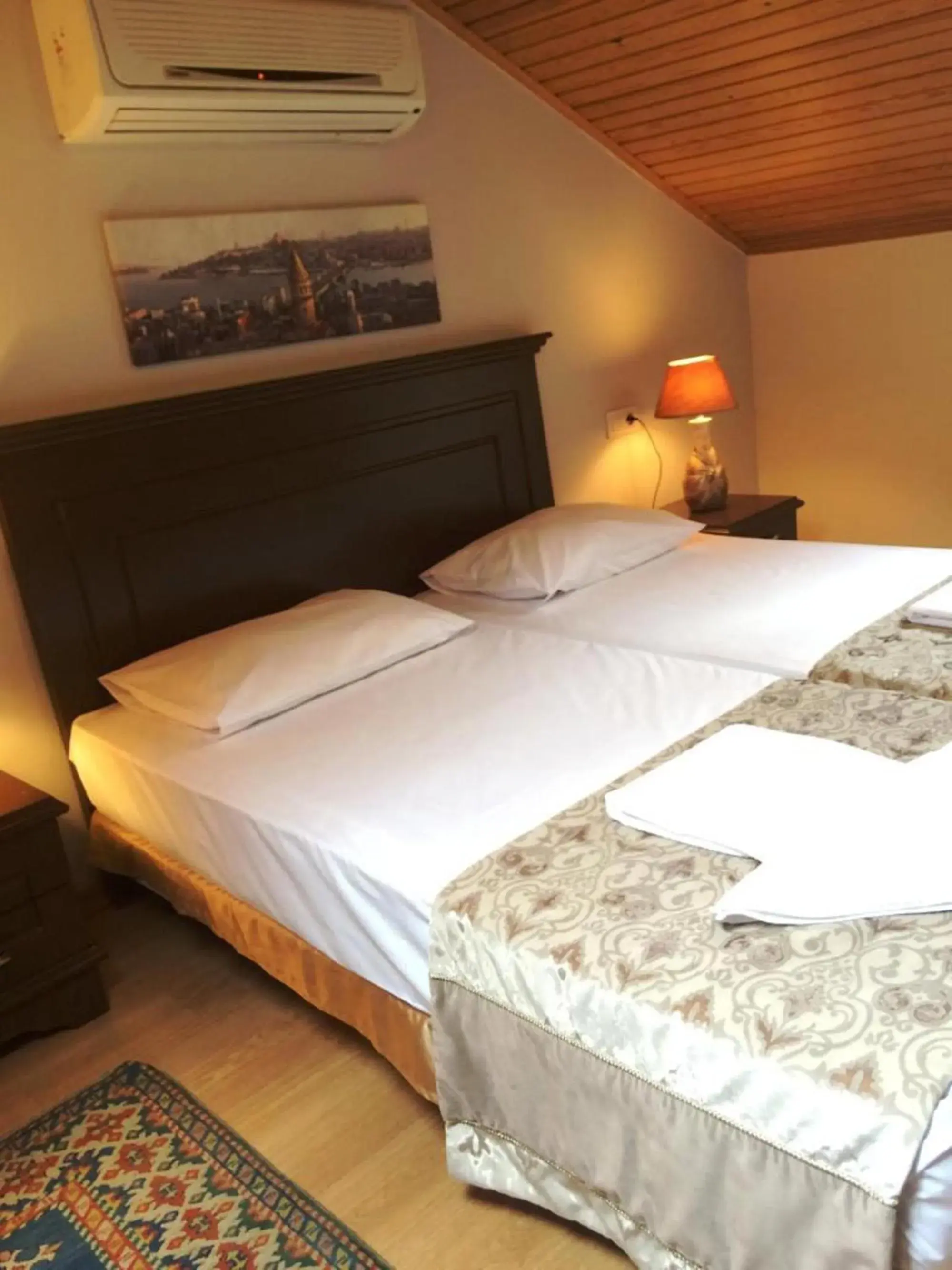 Budget Twin Room - single occupancy in Emirhan Inn Hotel, Sultanahmet Budget Twin Room - single occupancy in Emirhan Inn Hotel, Sultanahmet